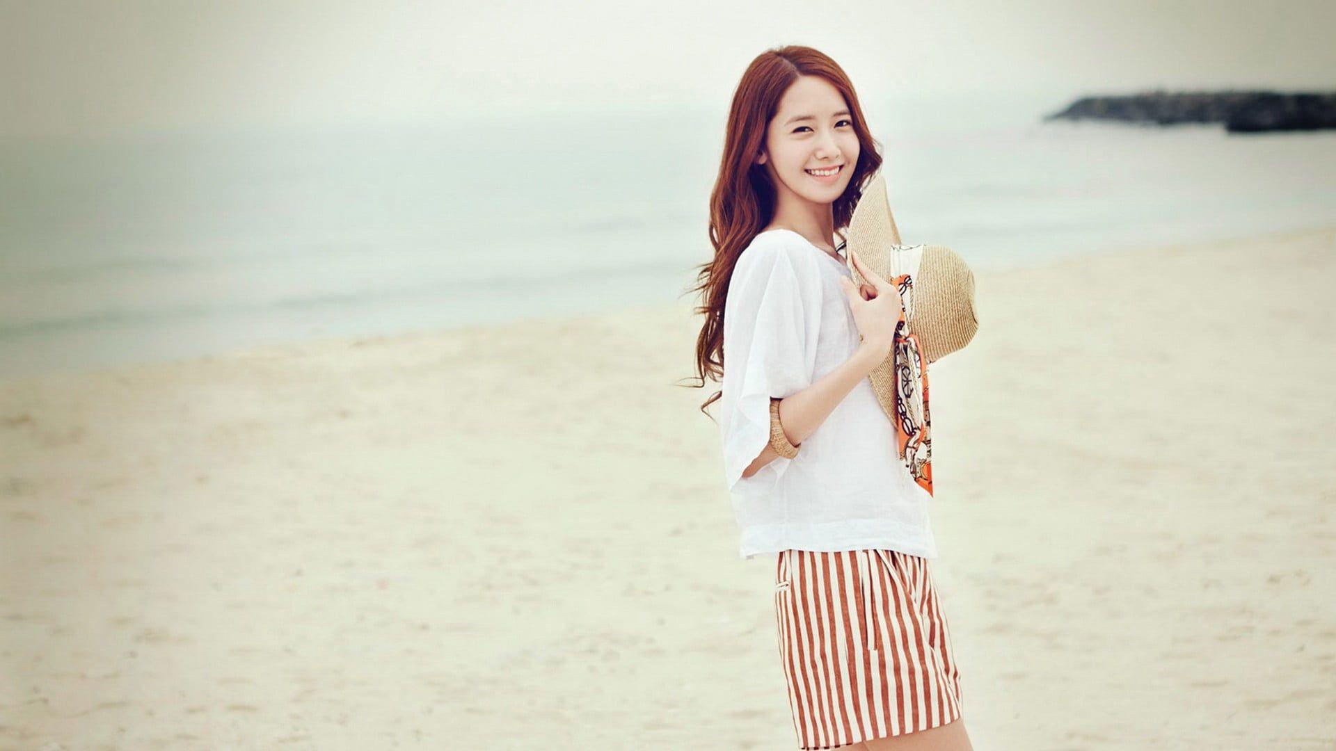 1920x1080 Women's white blouse and brown and white striped skirt