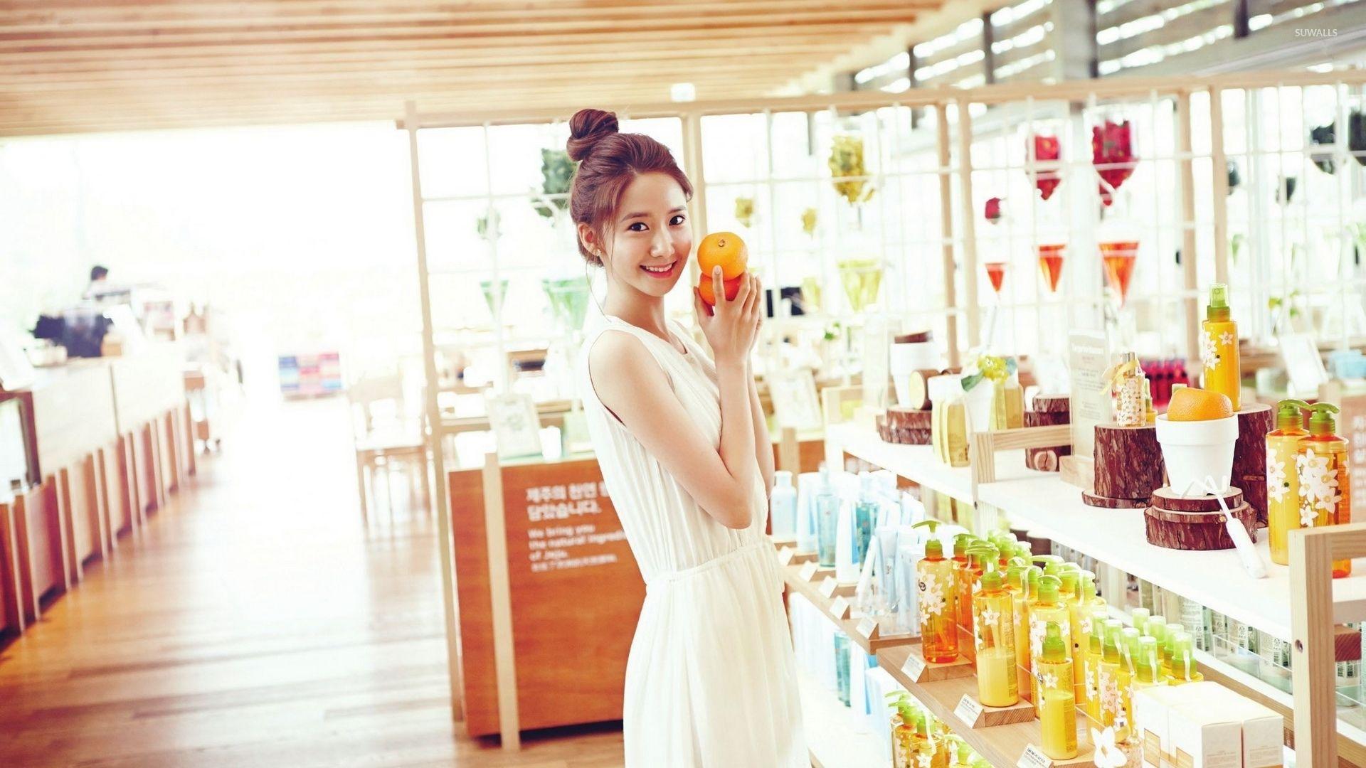 1920x1080 Im Yoona in a cosmetic store wallpaper