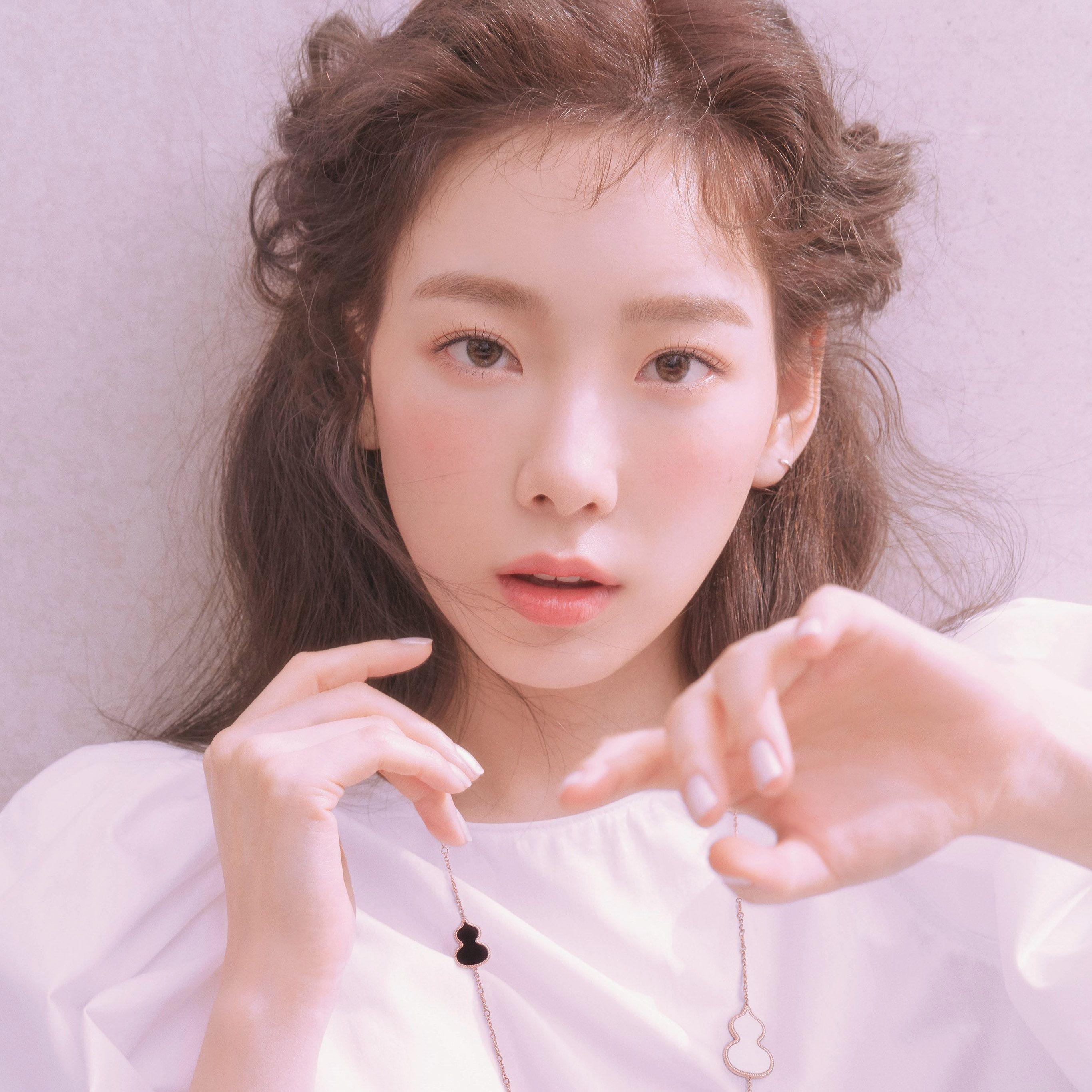 2732x2732 Girl Kpop Snsd Taeyeon Pink Wallpaper