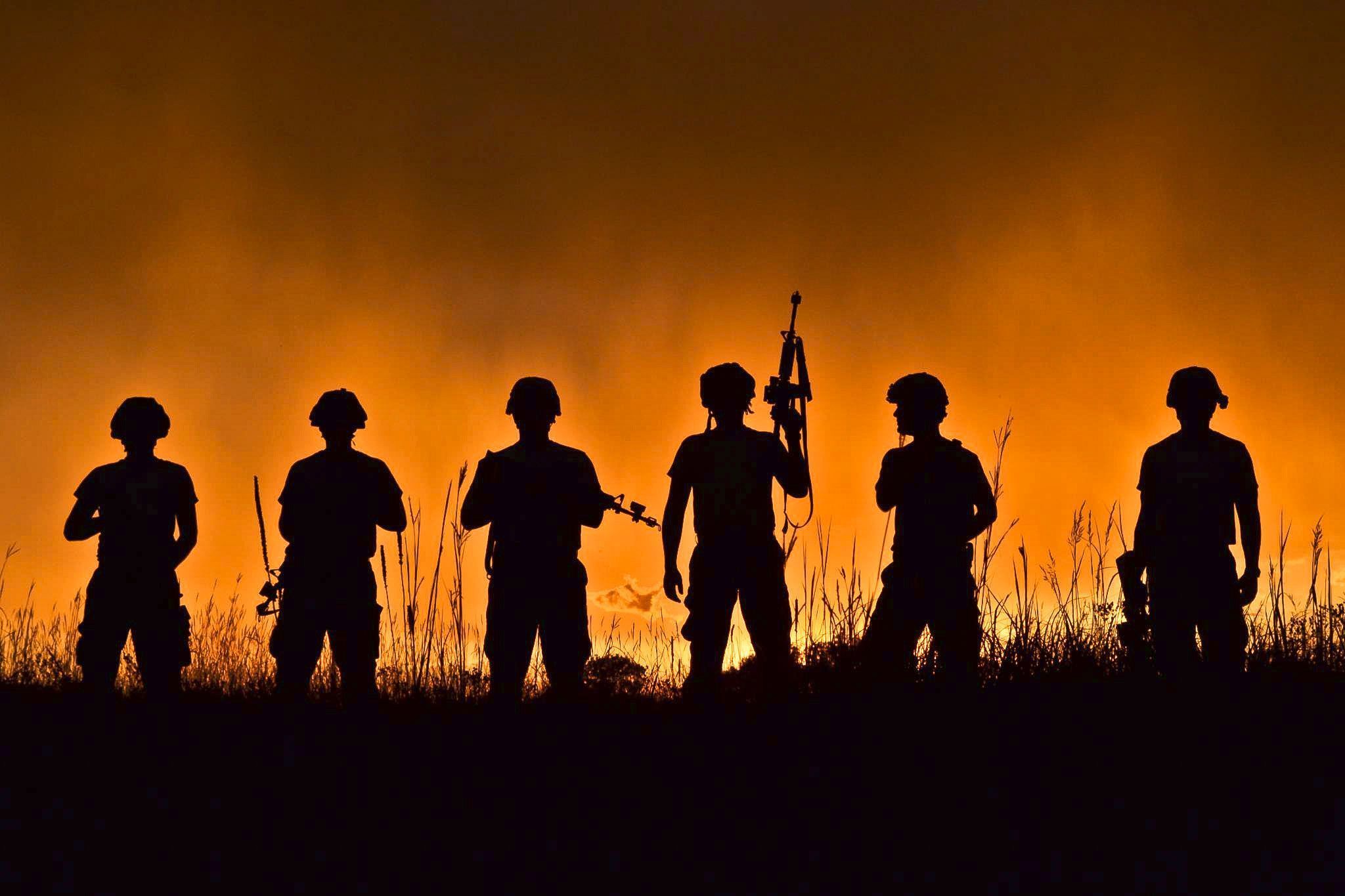 2048x1365 SUNSET SOLDIERS