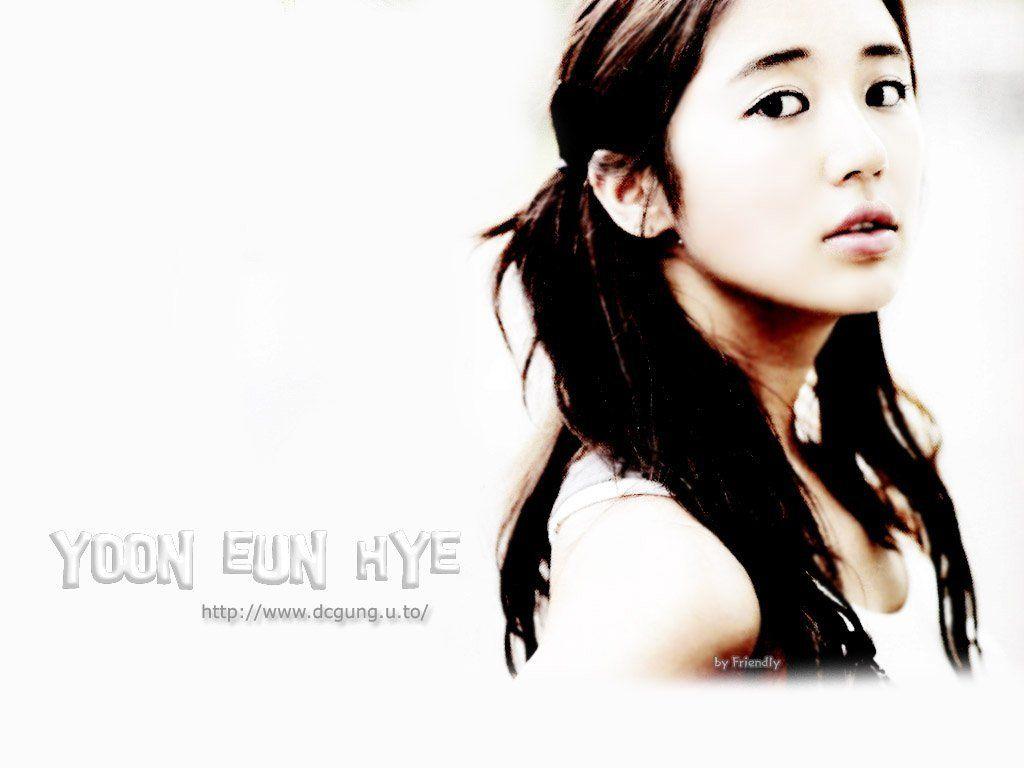 1024x768 Yoon Eun Hye Wallpaper