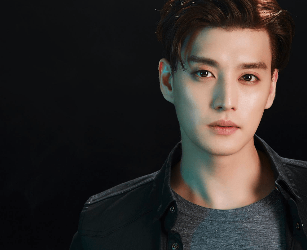 991x807 U KISS's Eli Becomes A Father