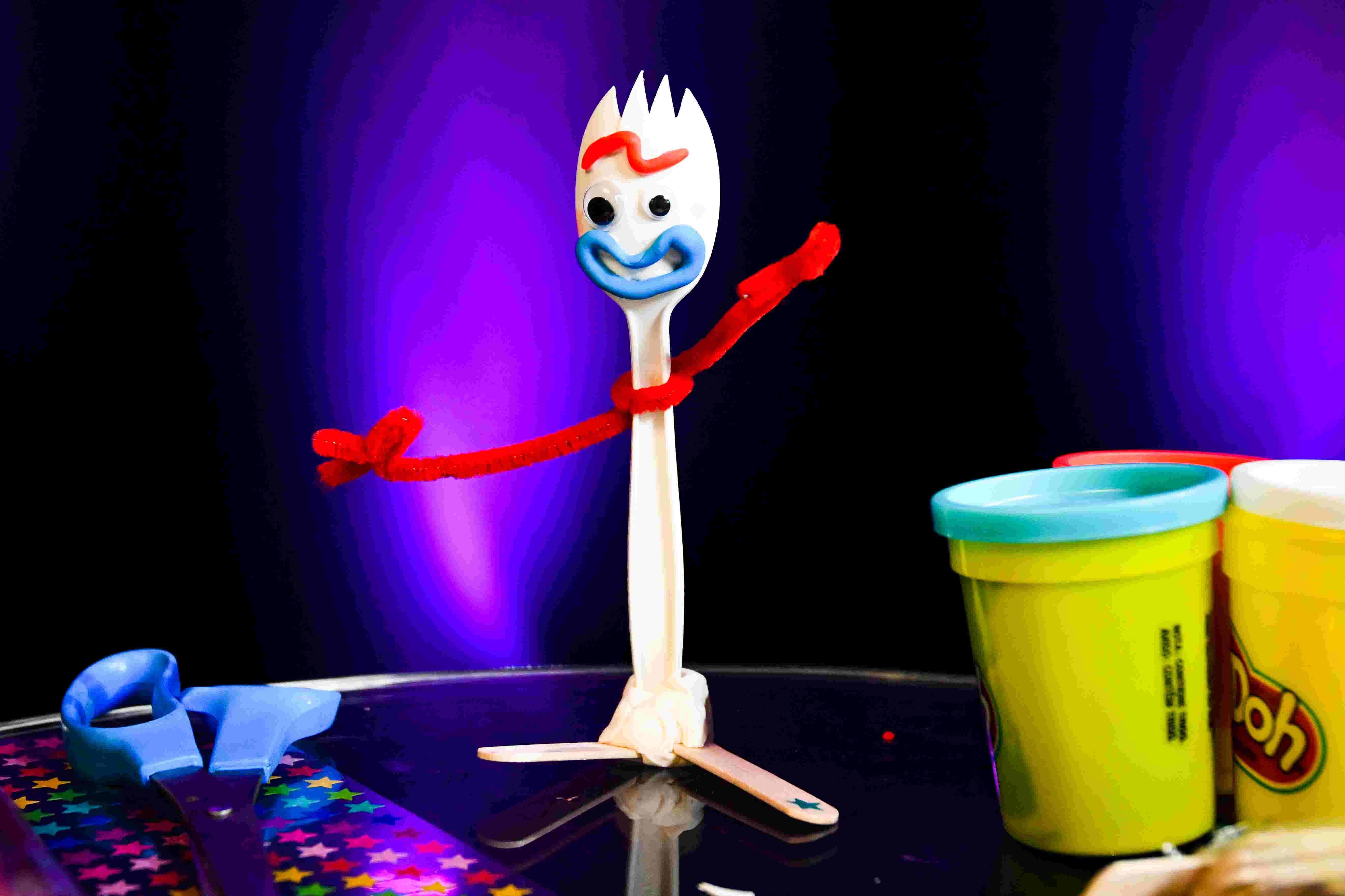 forky pin disney