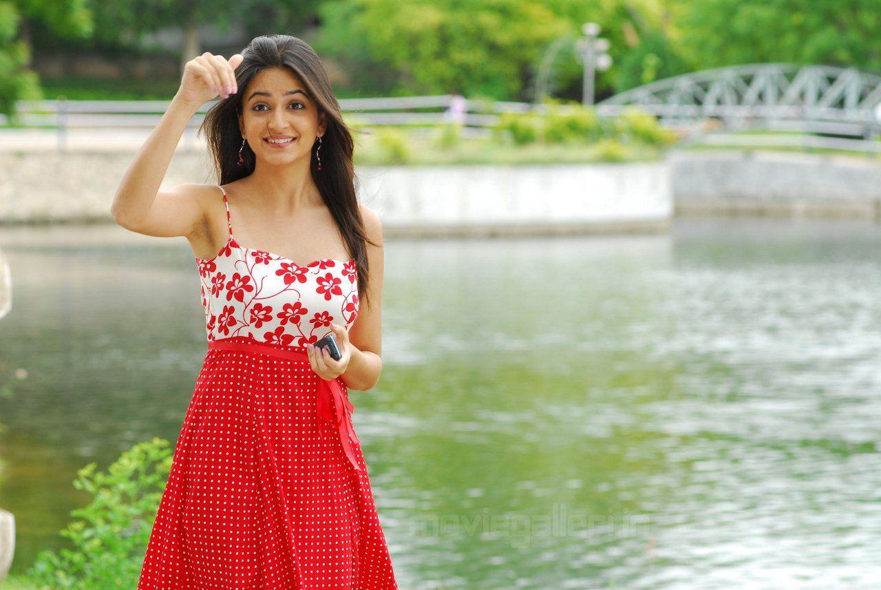 1280x857 Actress Kruthi Kharbanda Wallpaper Kriti Kharbanda