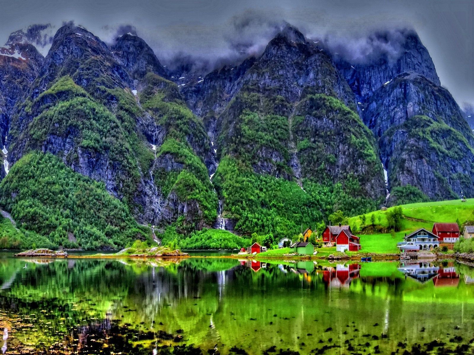1600x1200 Village Wallpaper