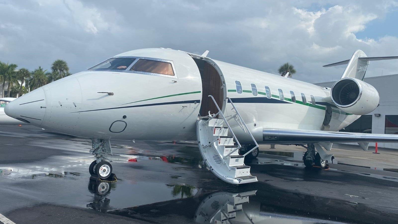 1600x900 Bombardier Challenger 650