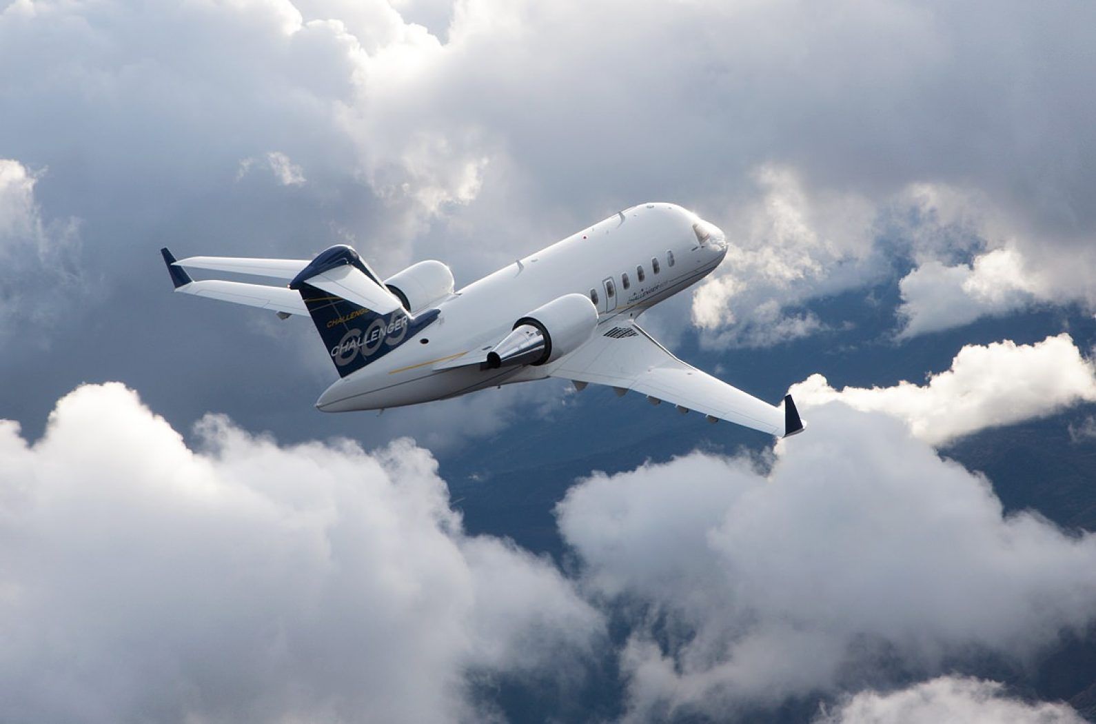 1590x1050 Bombardier Challenger 605