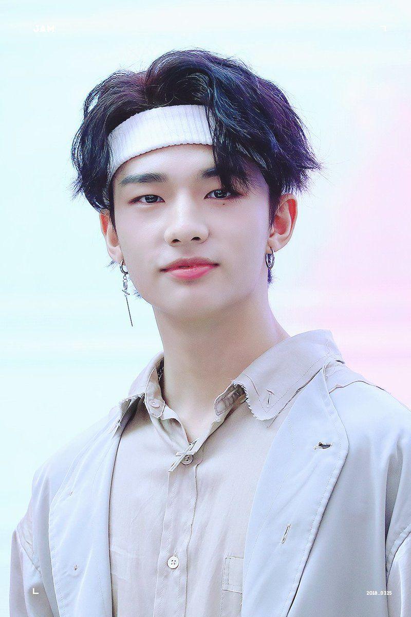 800x1200 Hyunjin ❤️