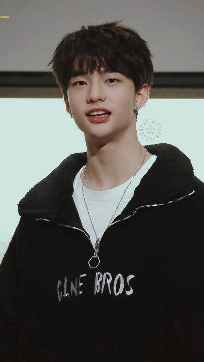 Hyunjin Wallpapers - Top Free Hyunjin Backgrounds - WallpaperAccess