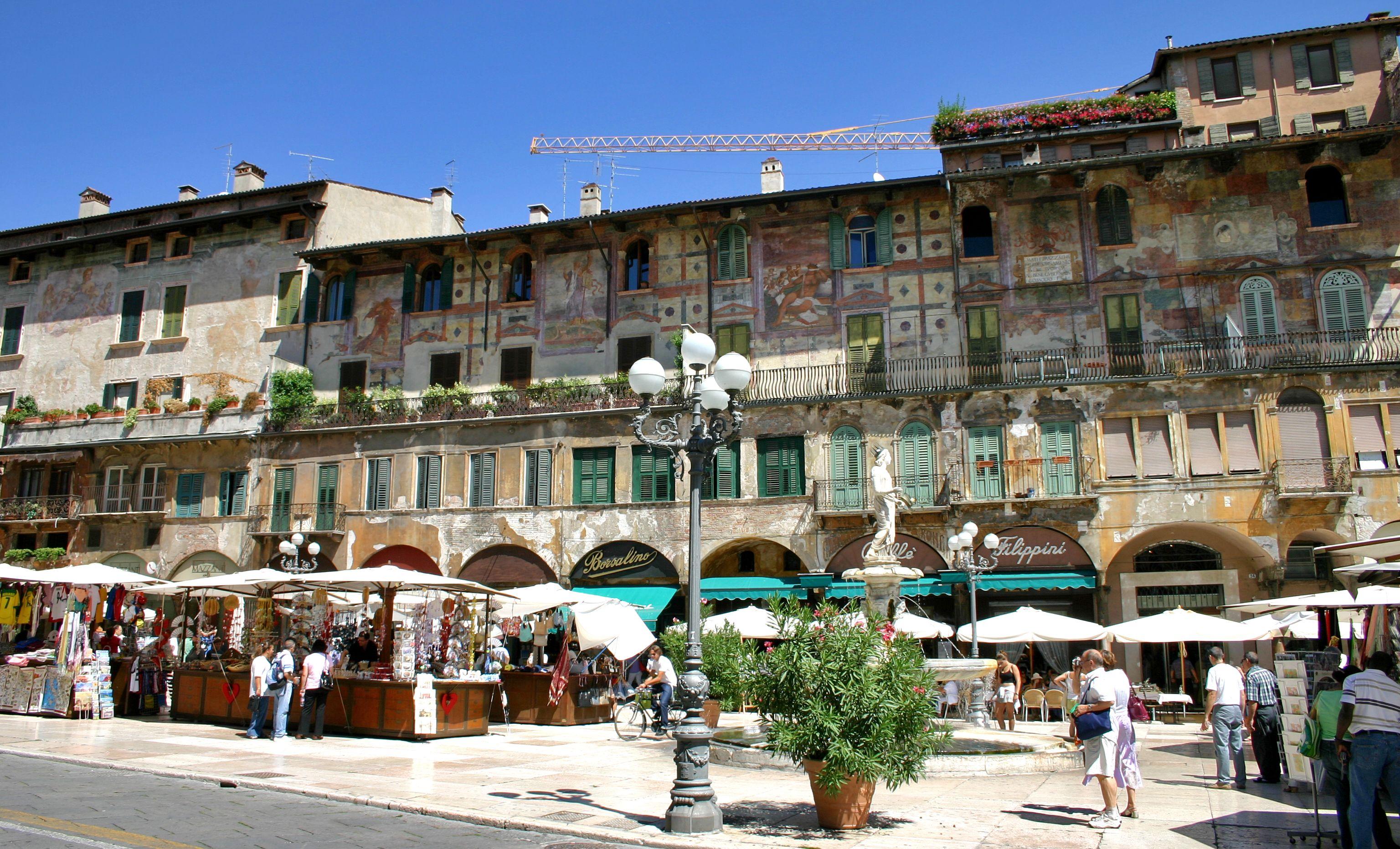 3072x1864 Street market in Verona, Italy wallpaper and image