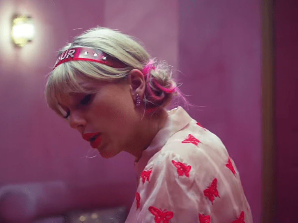 1024x768 Taylor Swift wore jewellery by an Emirati brand in her