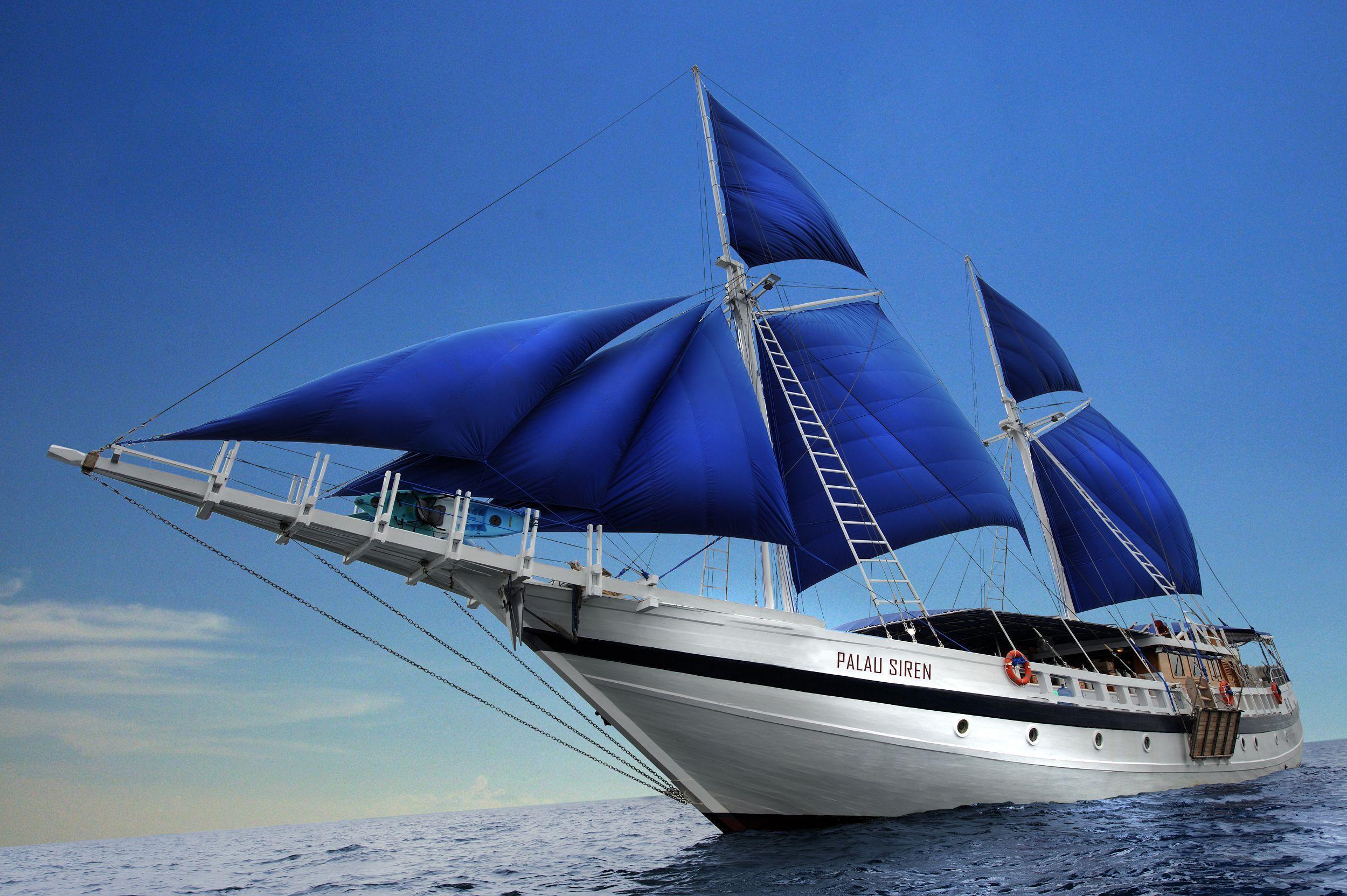 2500x1664 Boat Wallpaper Background