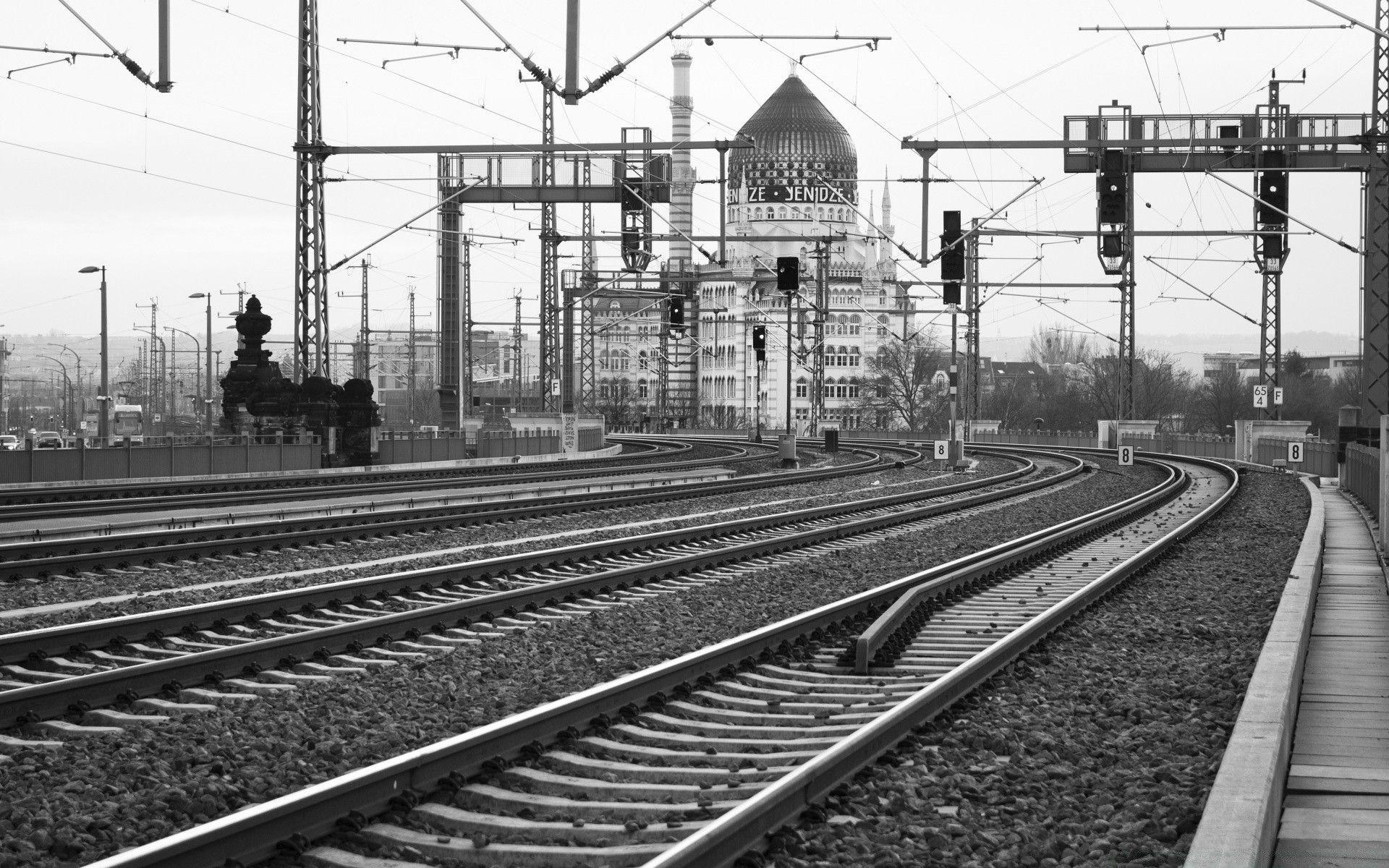 1920x1200 Dresden Train Station Black And White