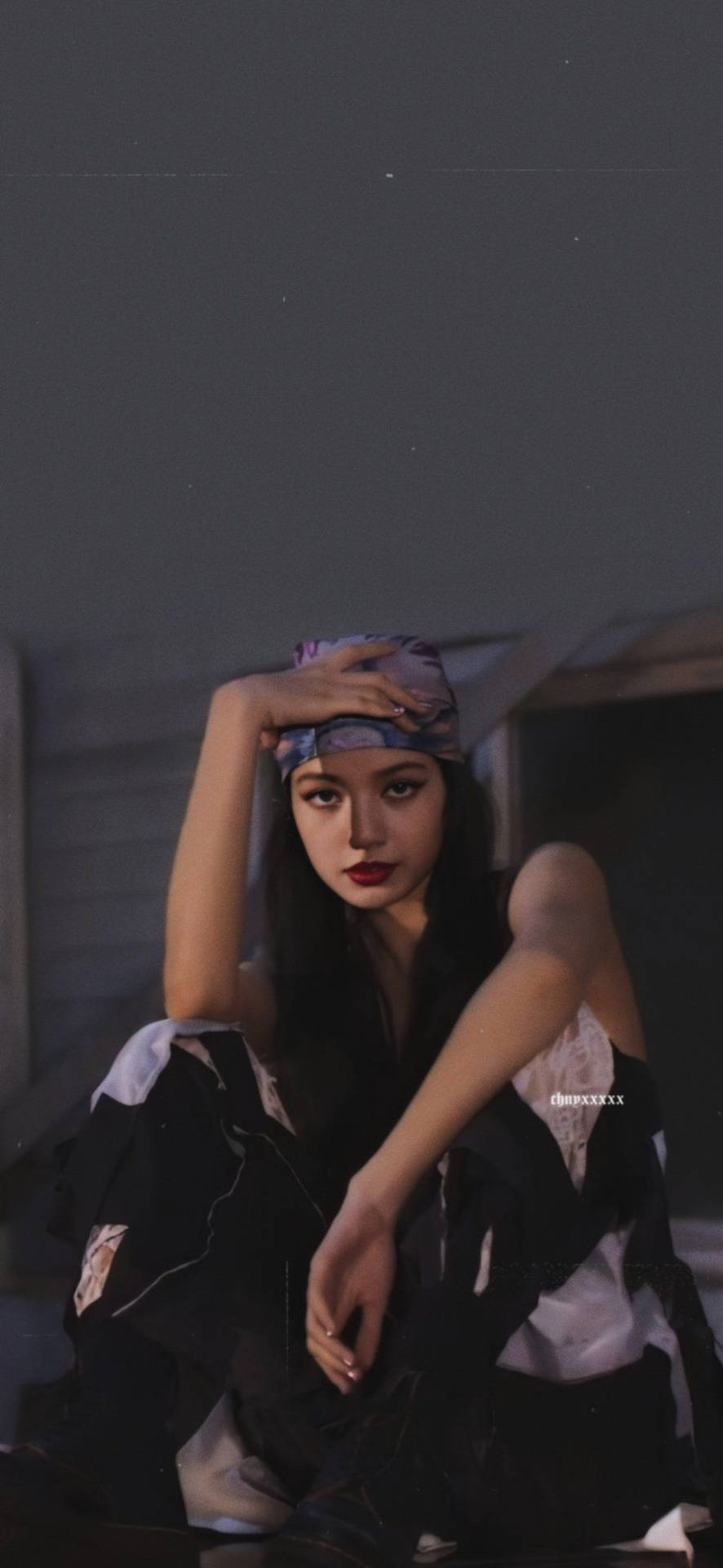 886x1920 Lalisa Manoban City Girls Wallpaper