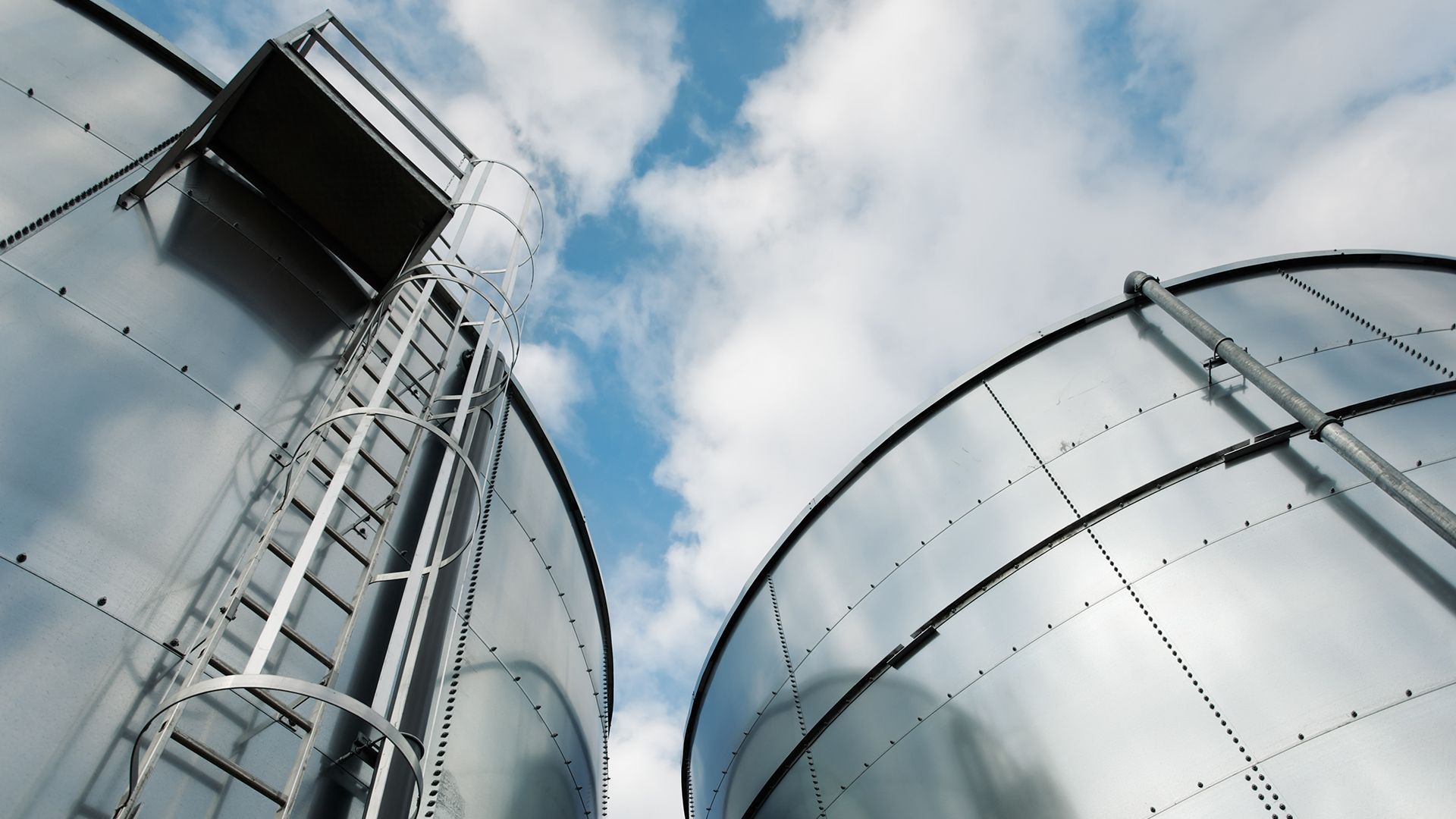 1920x1080 Storage Tank Cleaning: Challenges