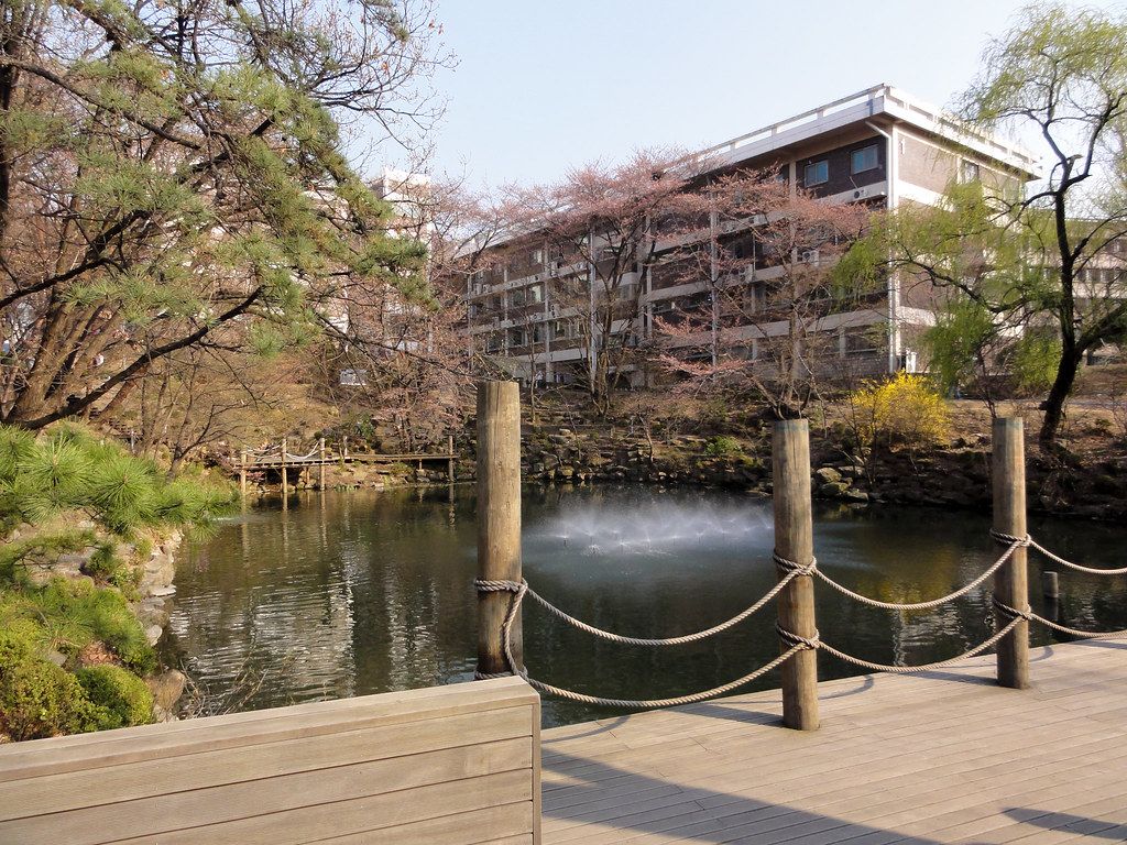 1024x768 Inside Seoul National University. A nice little lake with s