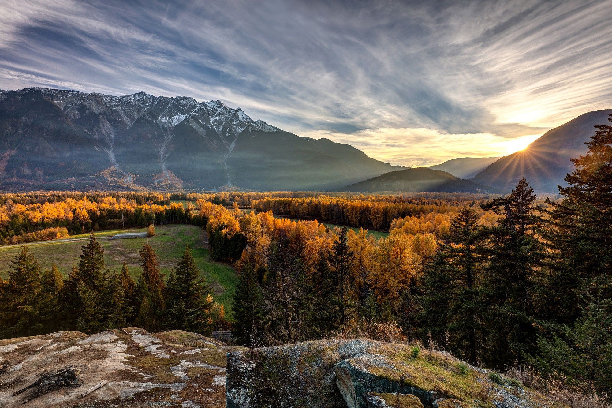 2000x1333 Wallpaper autumn, forest, sunset