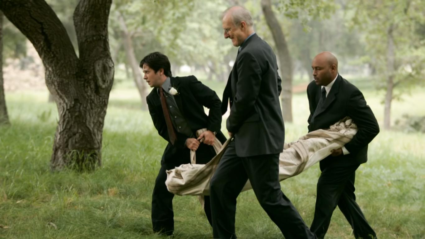 1366x768 Six Feet Under (2001)
