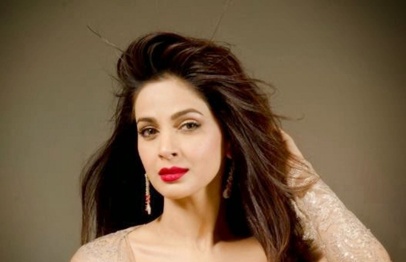 1317x850 Saba Qamar 1