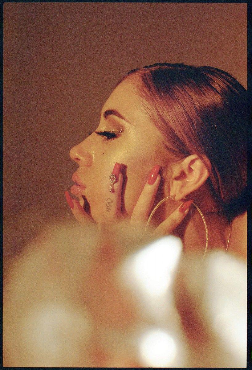 818x1200 Kali Uchis wallpaper