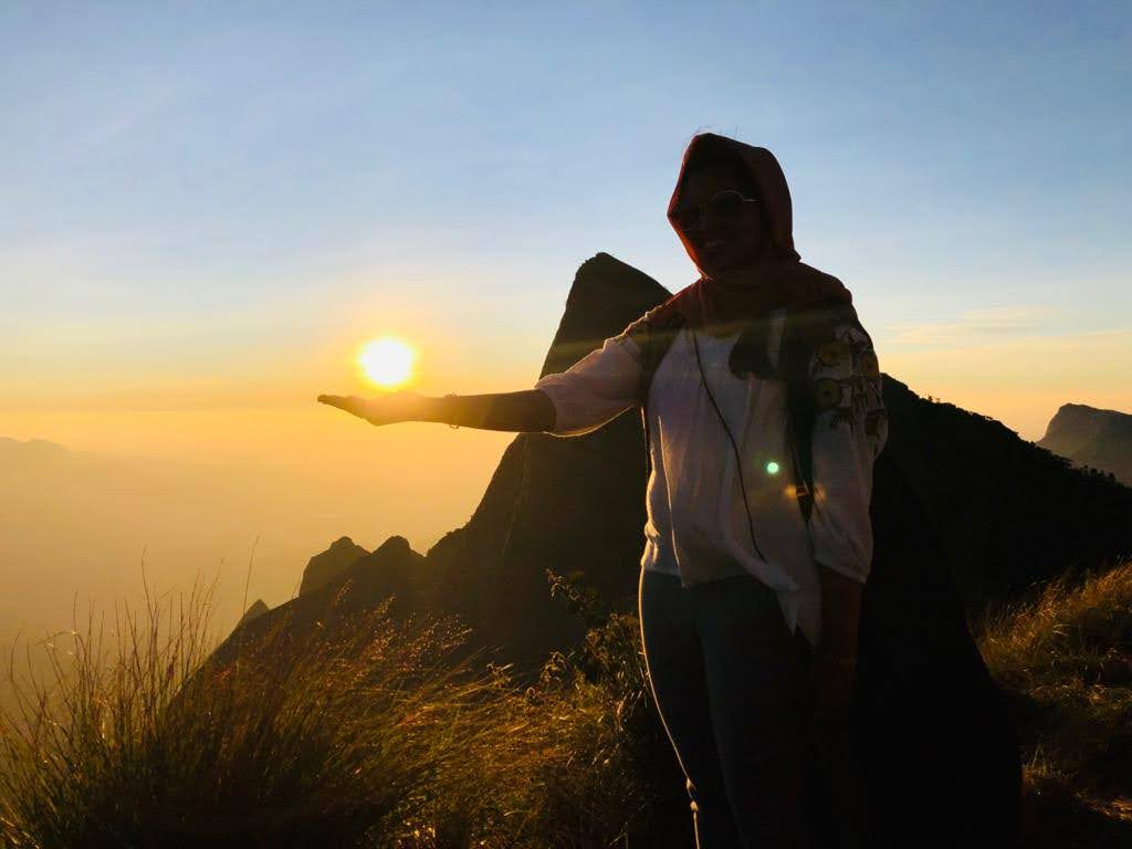 1024x768 Sunrise and Morning Vibe in Munnar