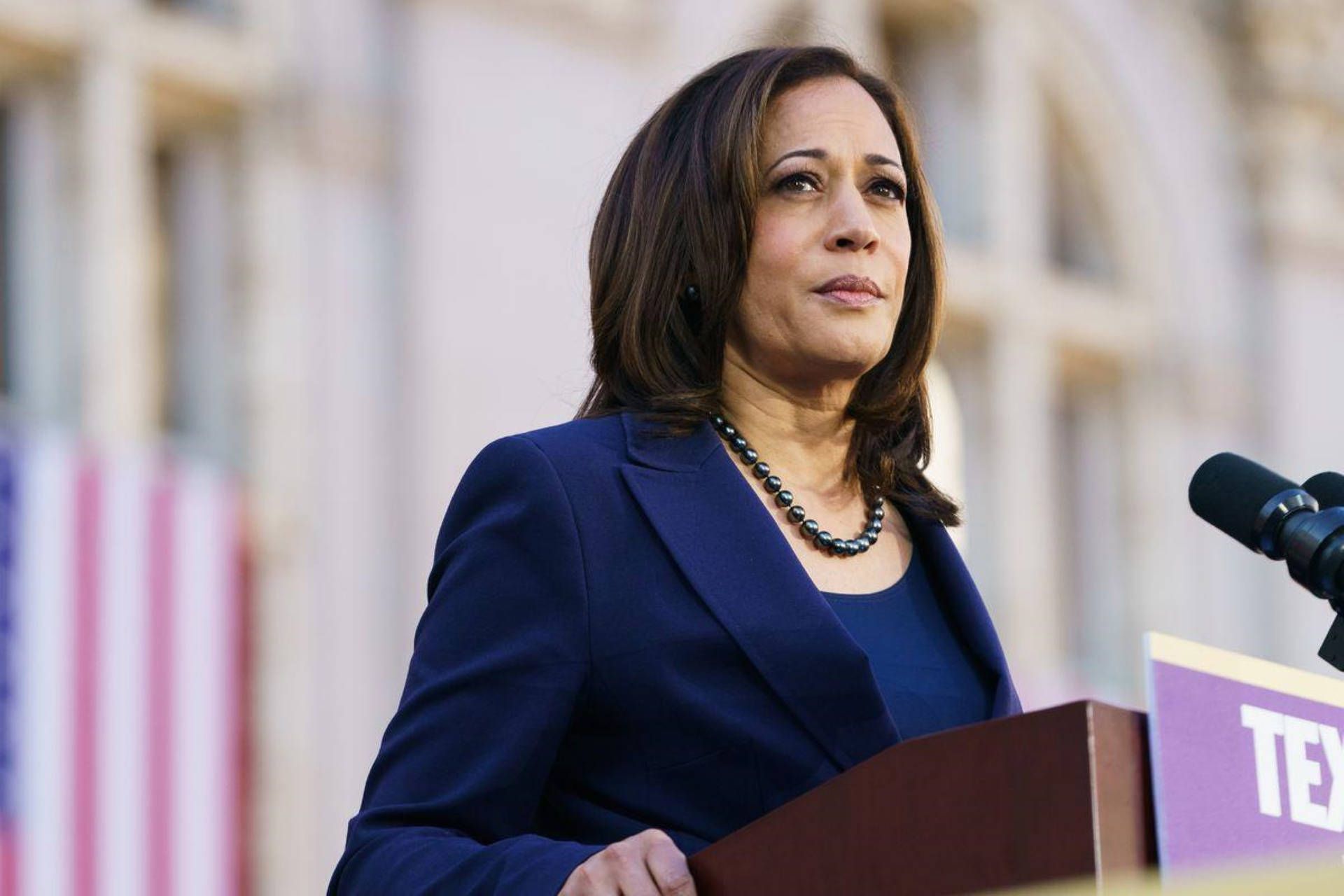 1920x1280 Kamala Harris Wallpaper
