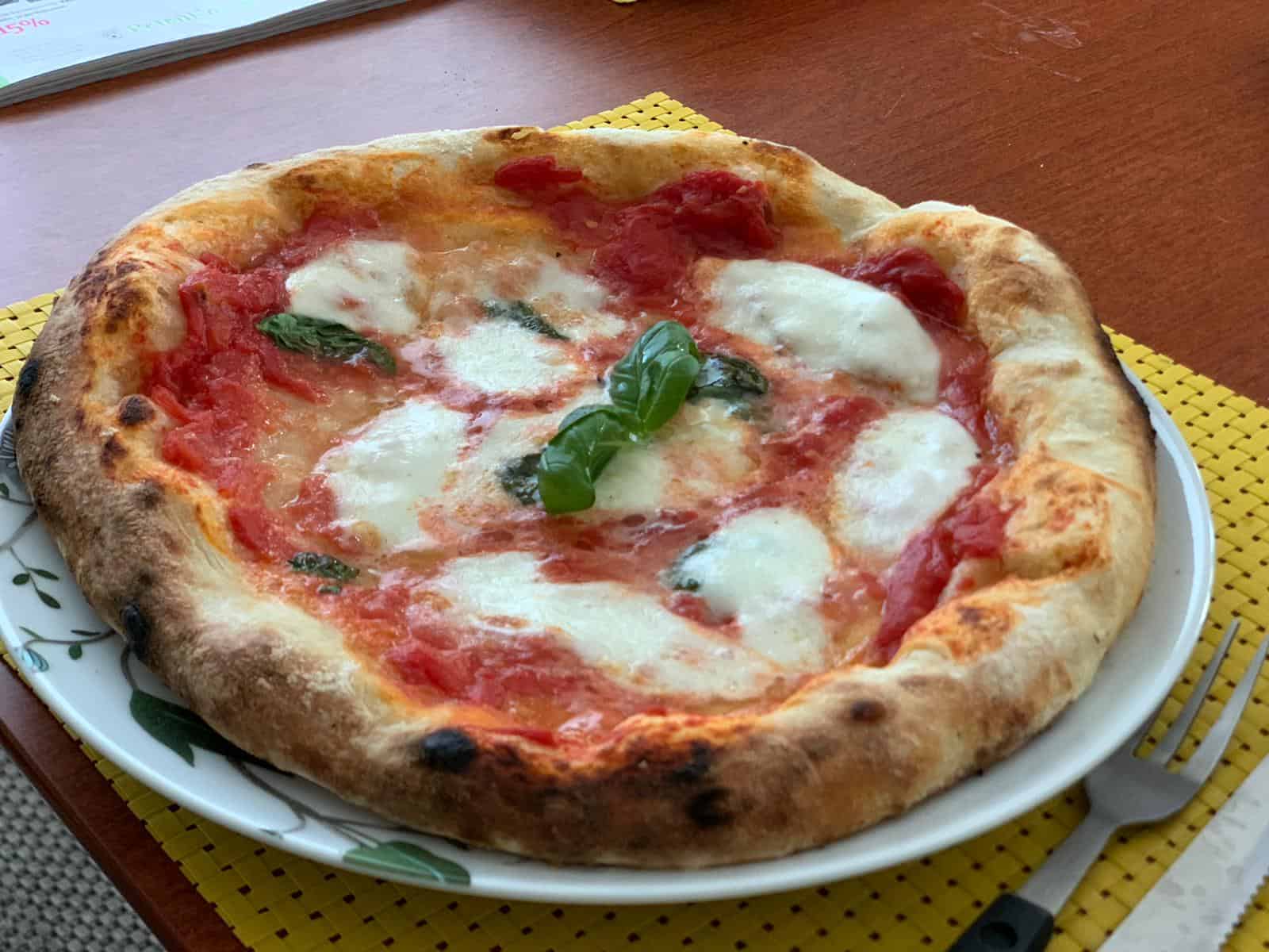 1600x1200 Authentic Neapolitan Margherita pizza