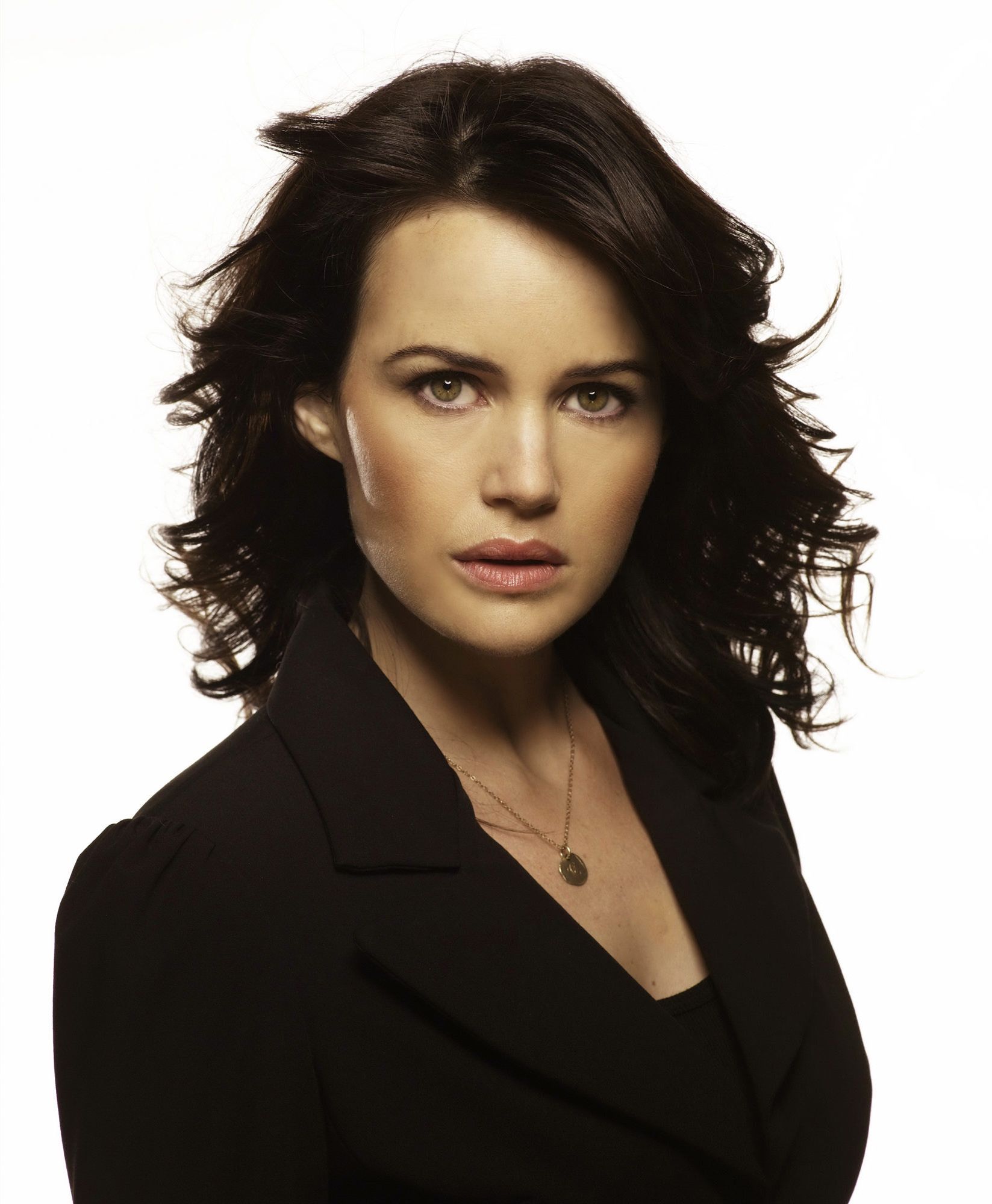 1647x2000 Carla Gugino