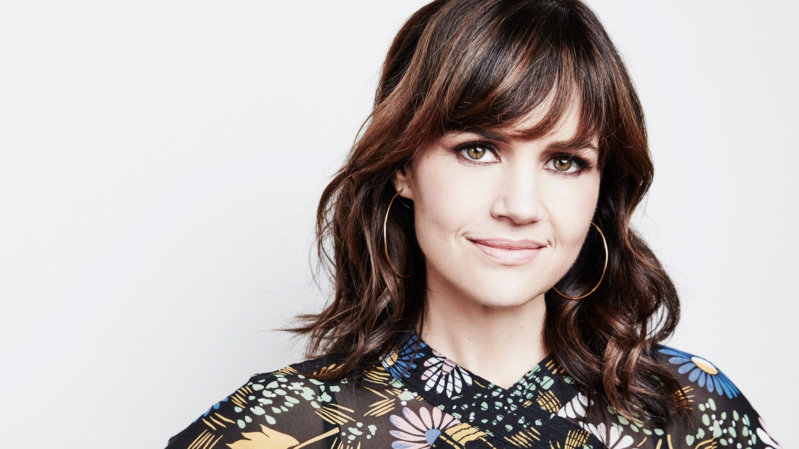 2560x1440 Carla Gugino on Moscow Mules, Travel