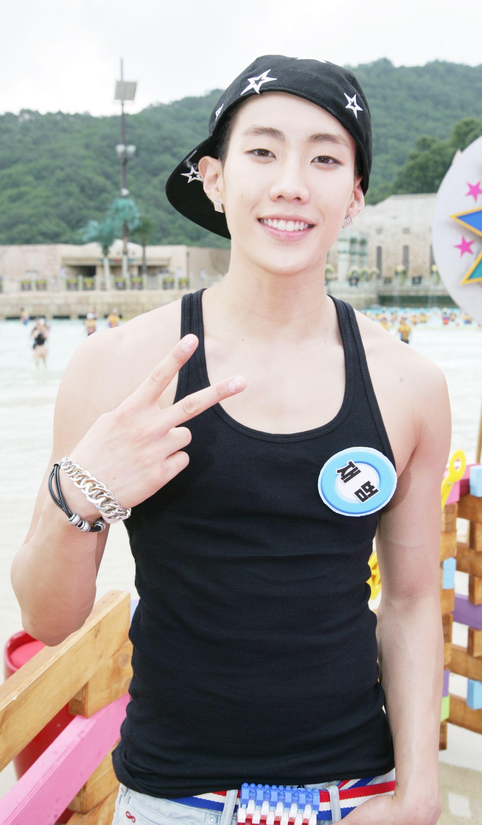2046x3498 Download 2046x3498 Men cap asians korean singers kpop v sign