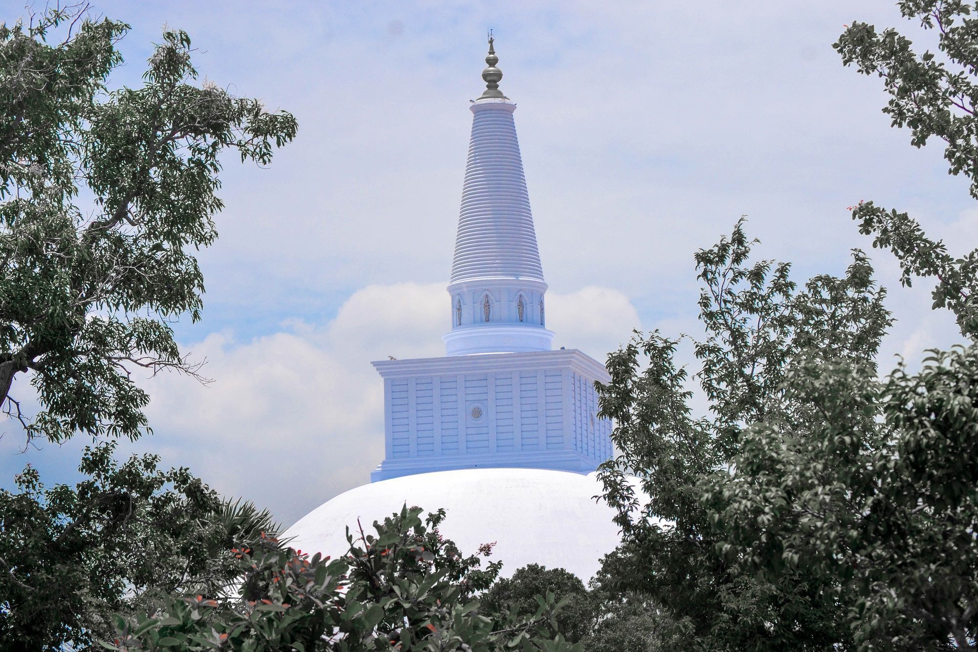 2000x1333 Trip to Anuradhapura