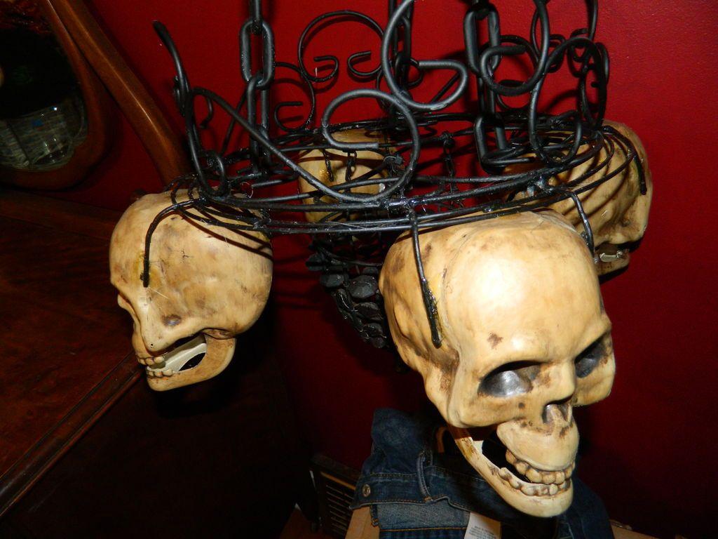 1024x768 DIY Candlelit Skull Hanging Chandelier, Halloween Prop: 8 Steps