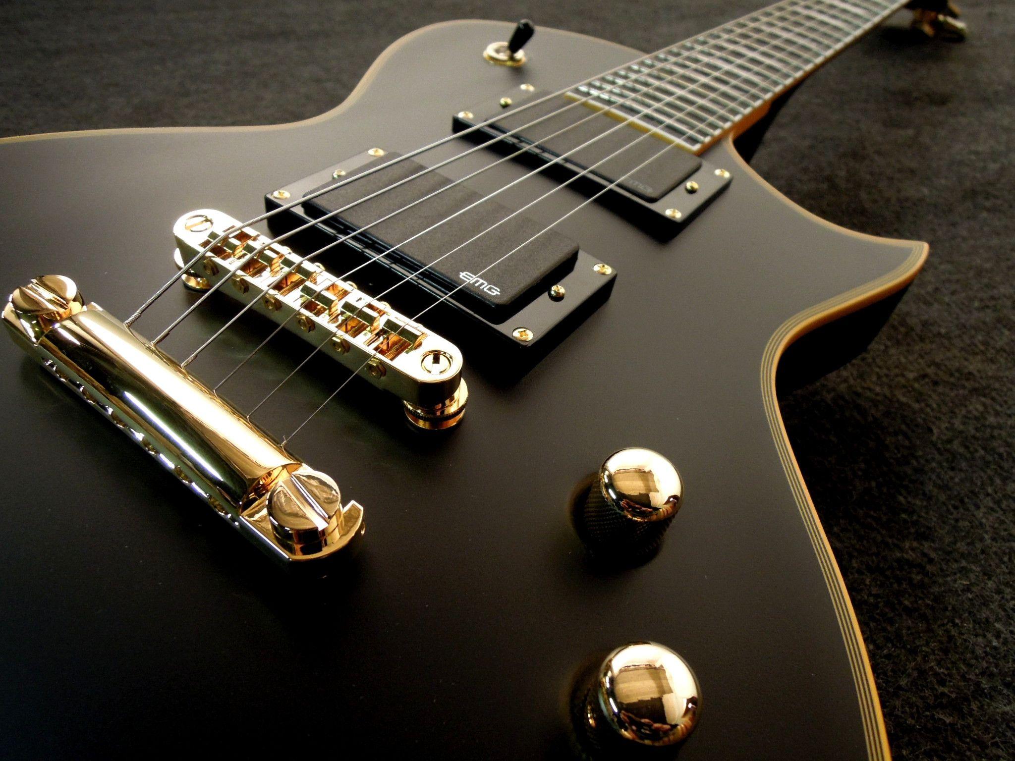 2048x1536 Electric Guitar Wallpaper