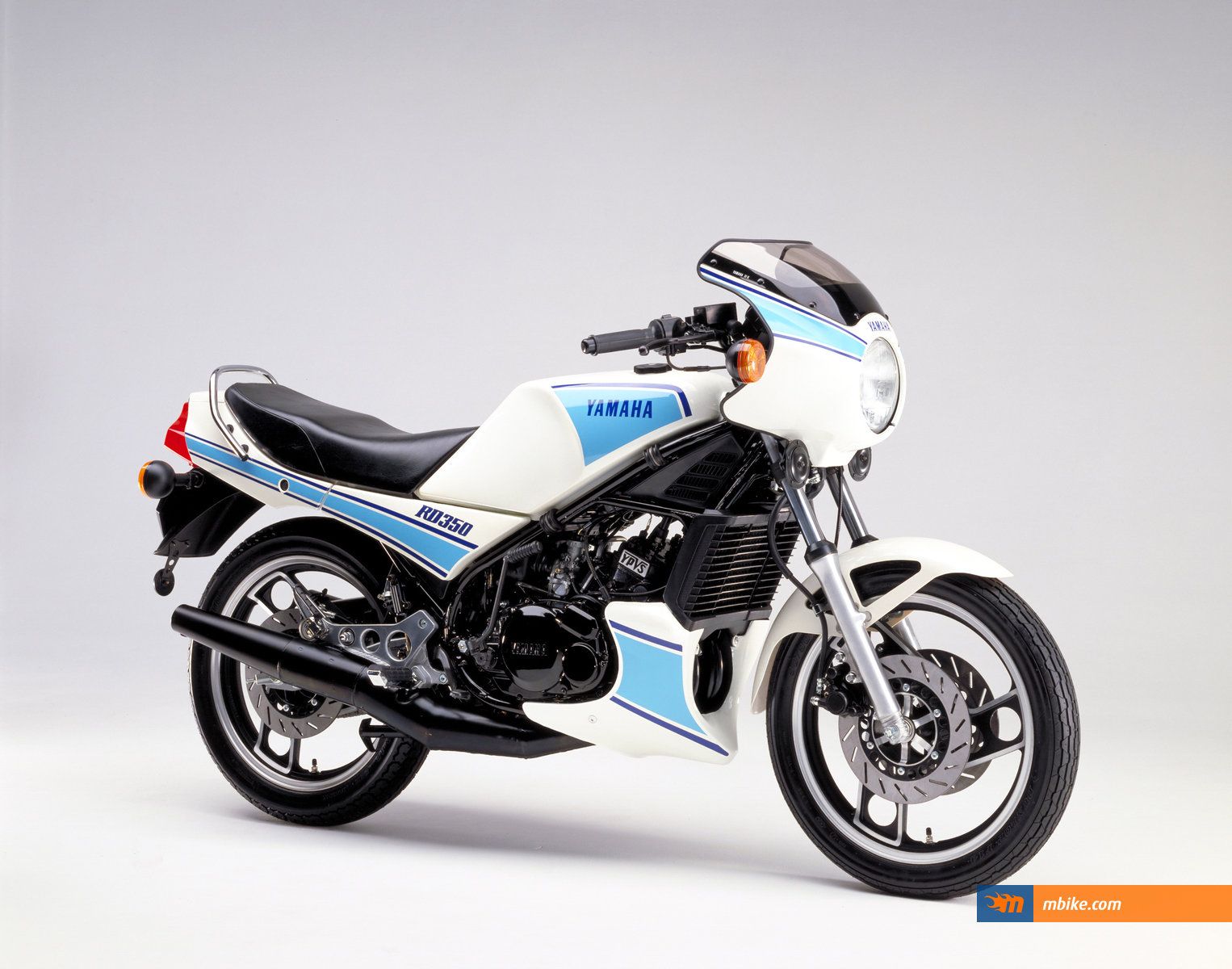 1526x1200 Yamaha RD 350 Wallpaper