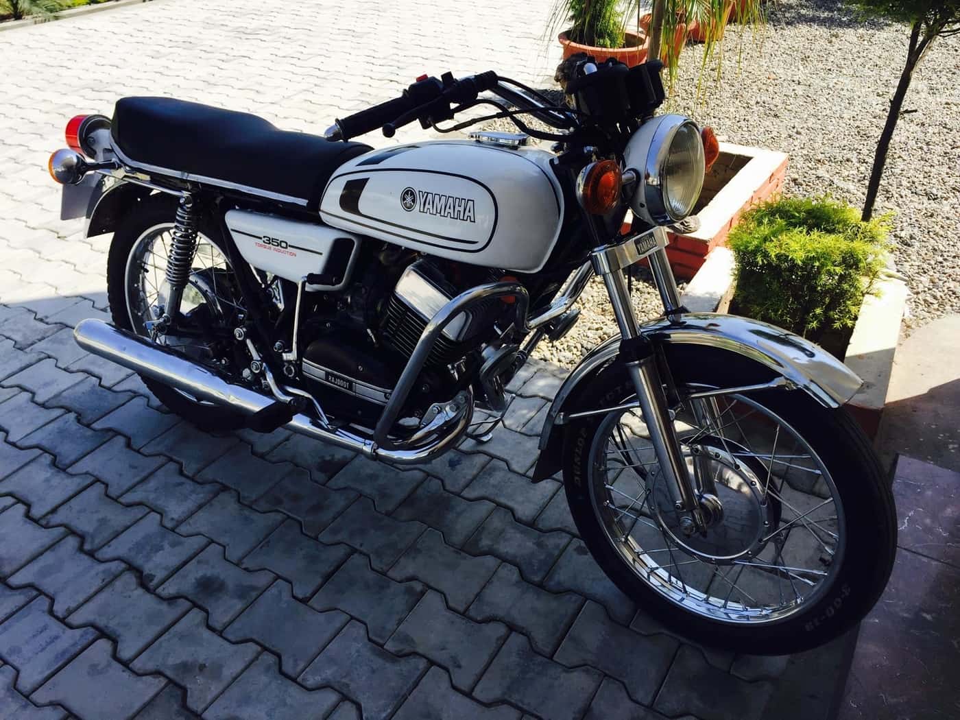 1400x1050 This Yamaha RD350 (Rajdoot) Is A