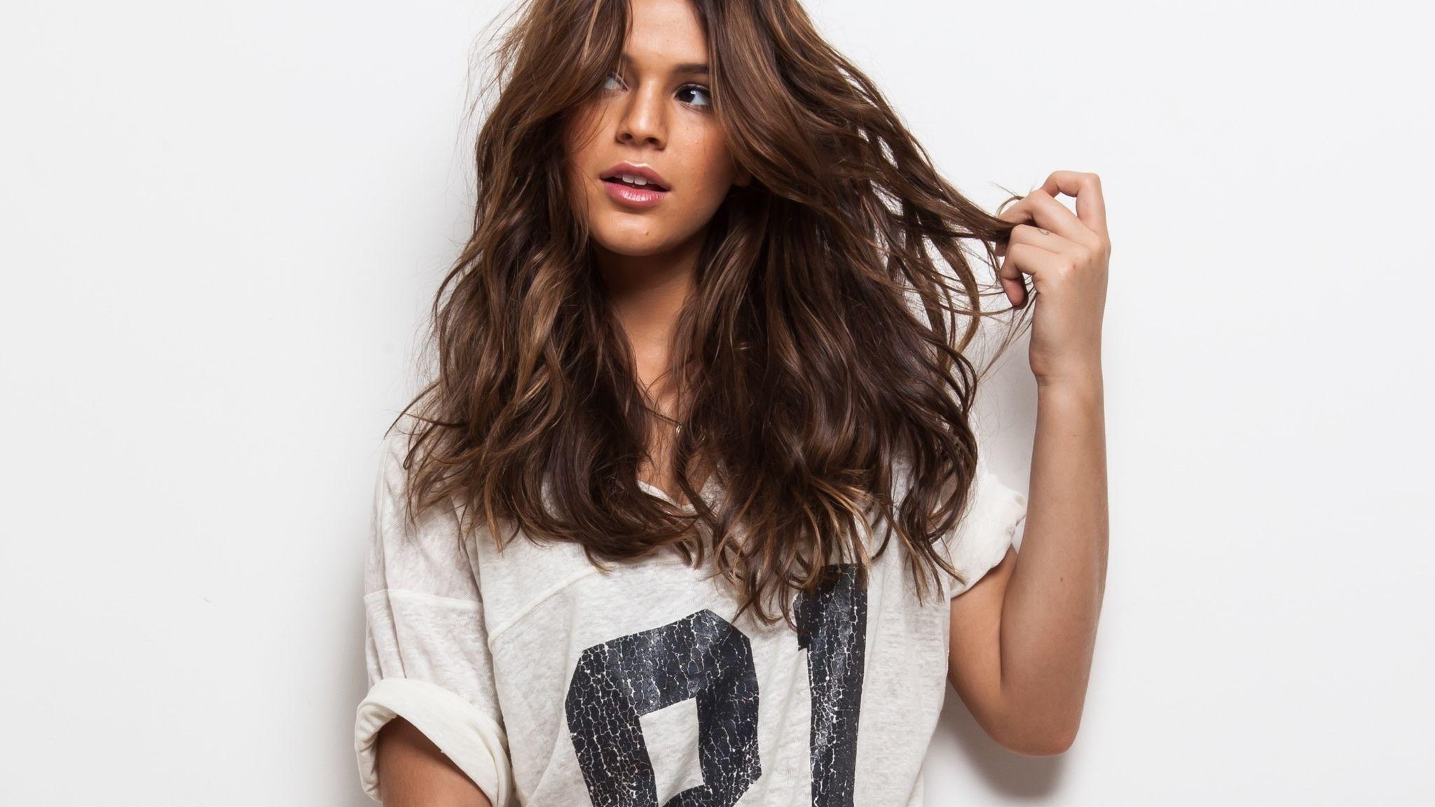 2048x1152 Bruna Marquezine Wallpaper