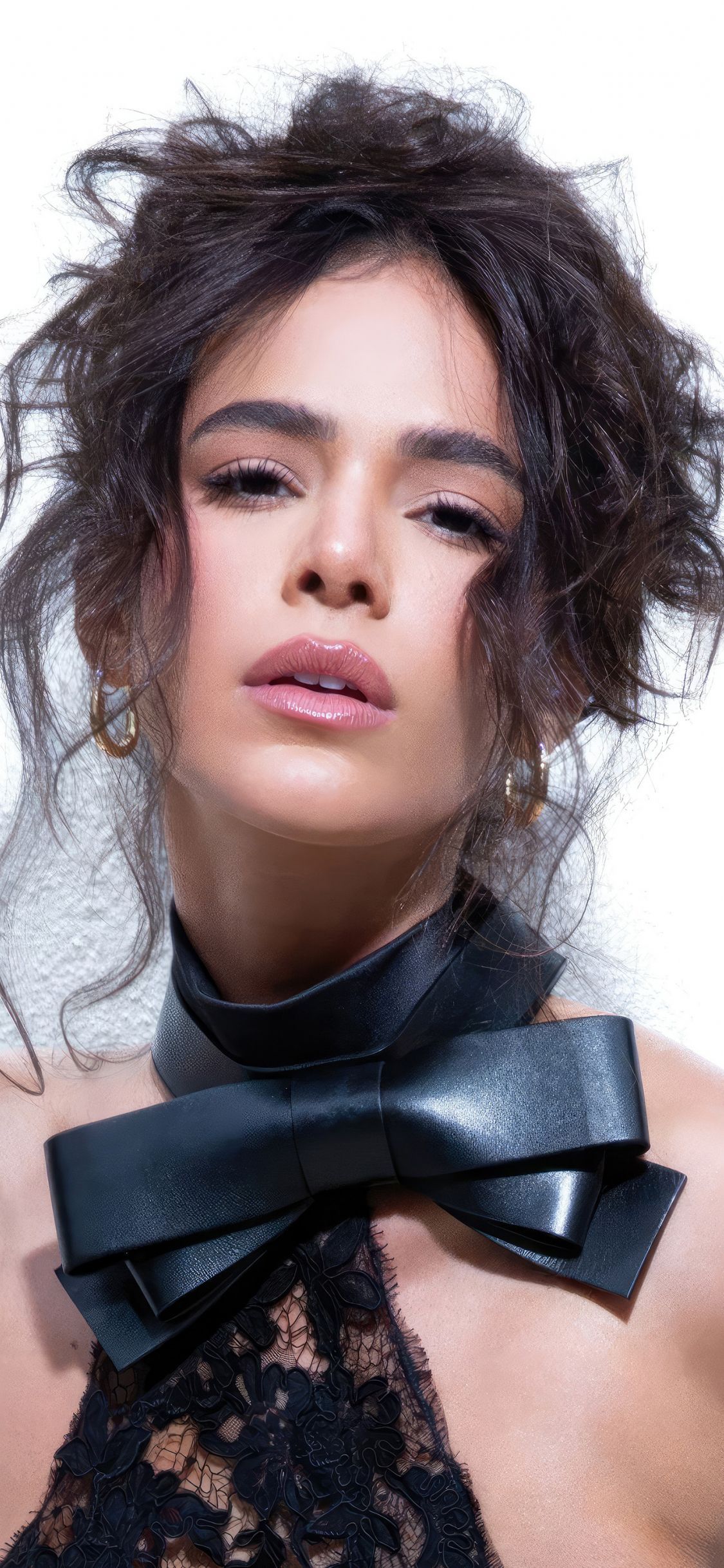 1125x2436 Download wallpaper 1125x2436 bruna