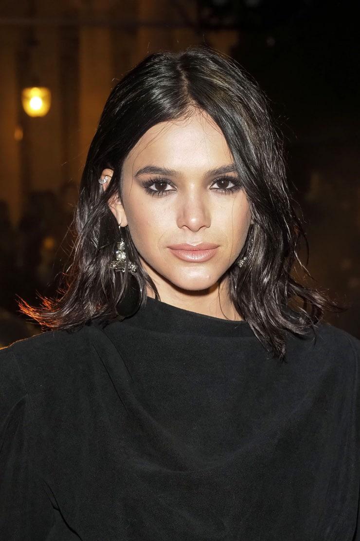 740x1110 Bruna Marquezine