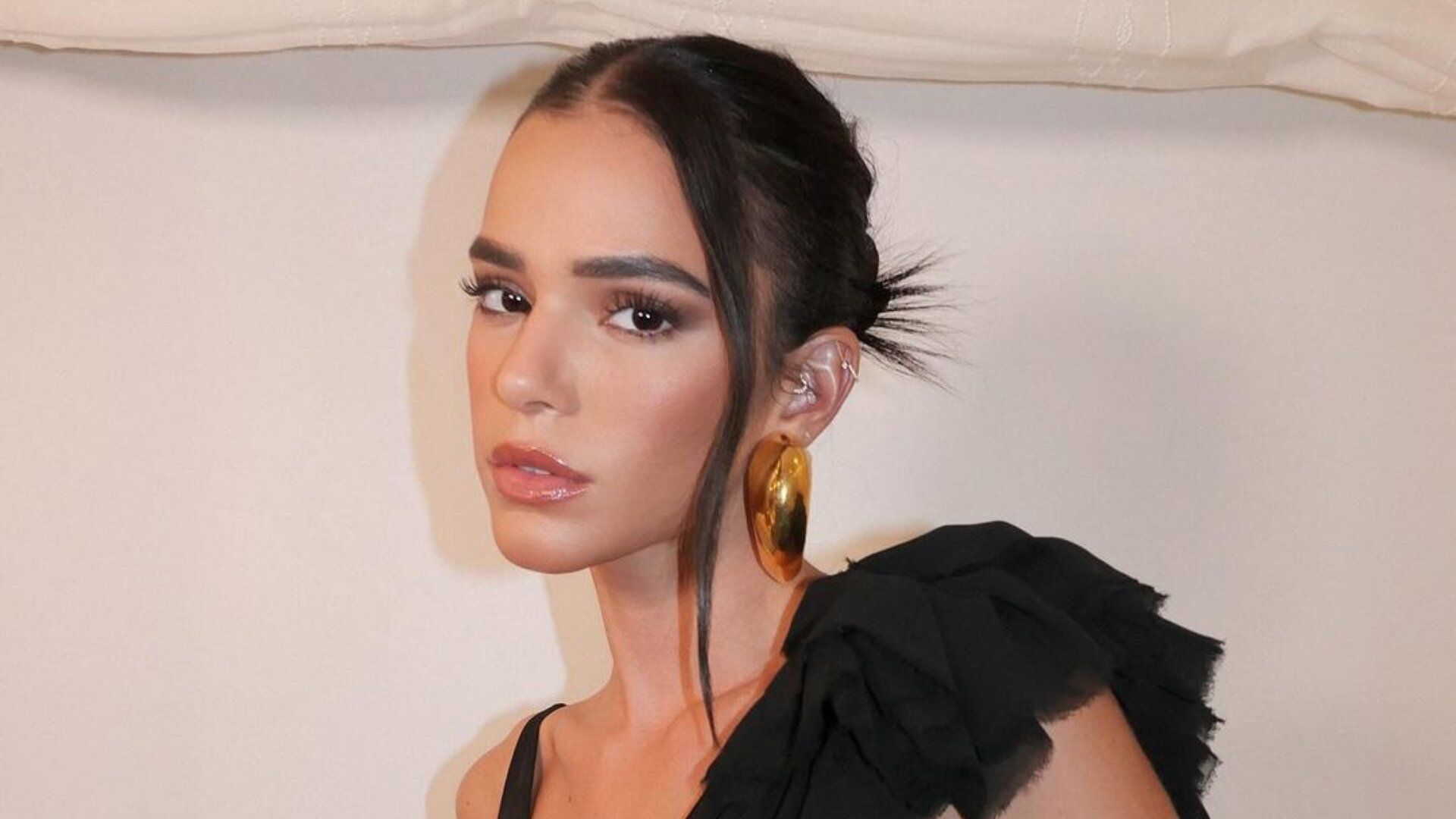 1920x1080 Mostrando demais, Bruna Marquezine é