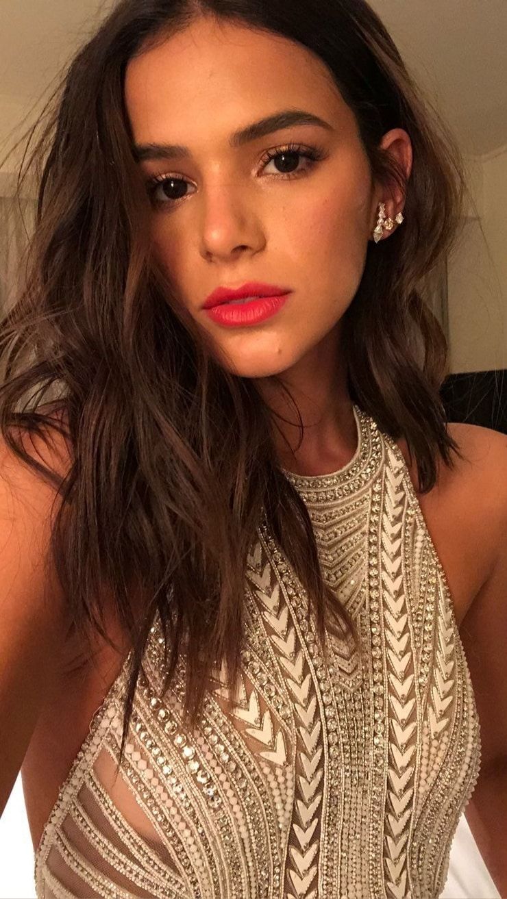 740x1313 Image of Bruna Marquezine