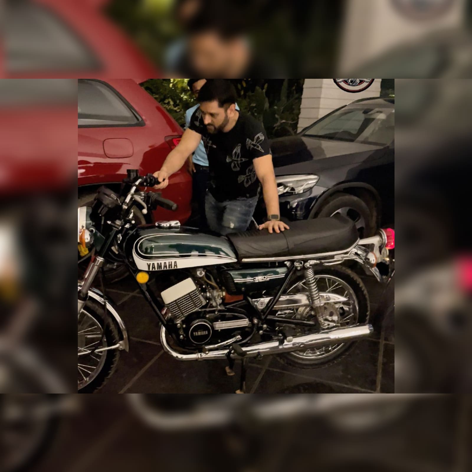 1600x1600 Cricketer MS Dhoni Buys Restored Yamaha