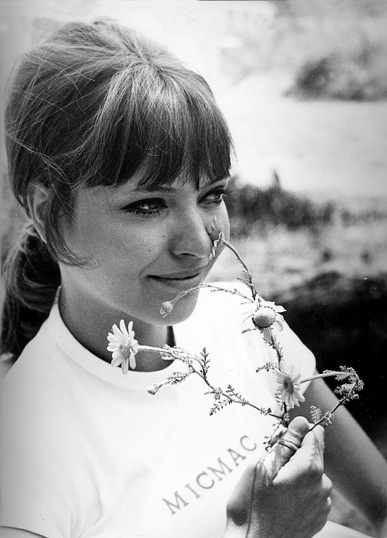 760x1057 Anna Karina Wallpaper