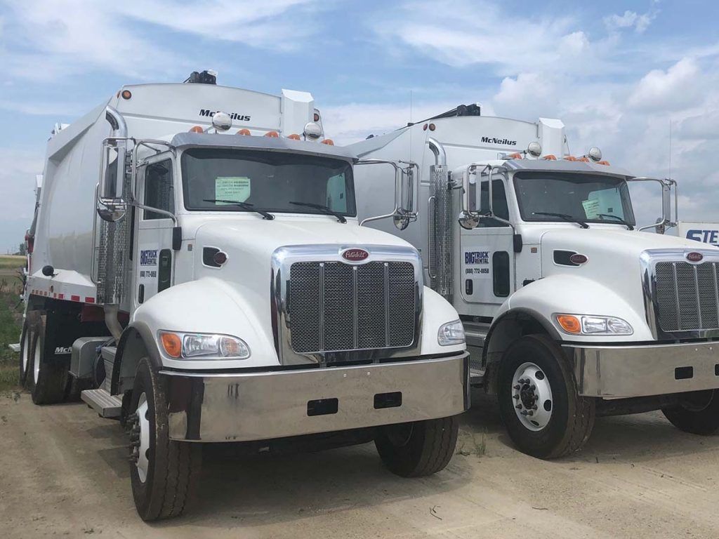 1024x768 Rear Loader Garbage Trucks