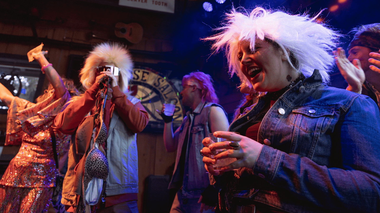 1600x900 GALLERY Hair metal band, pours