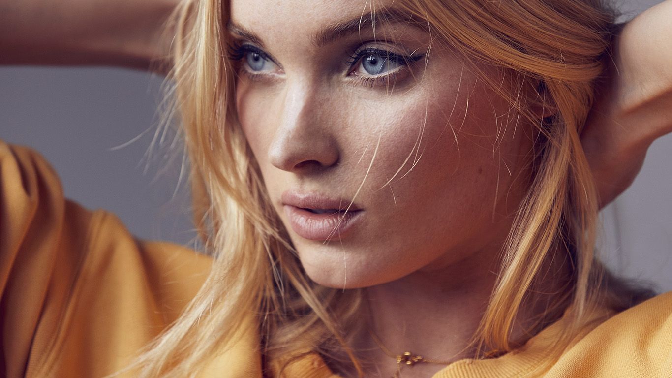 1366x768 Elsa Hosk Yellow Model Girl