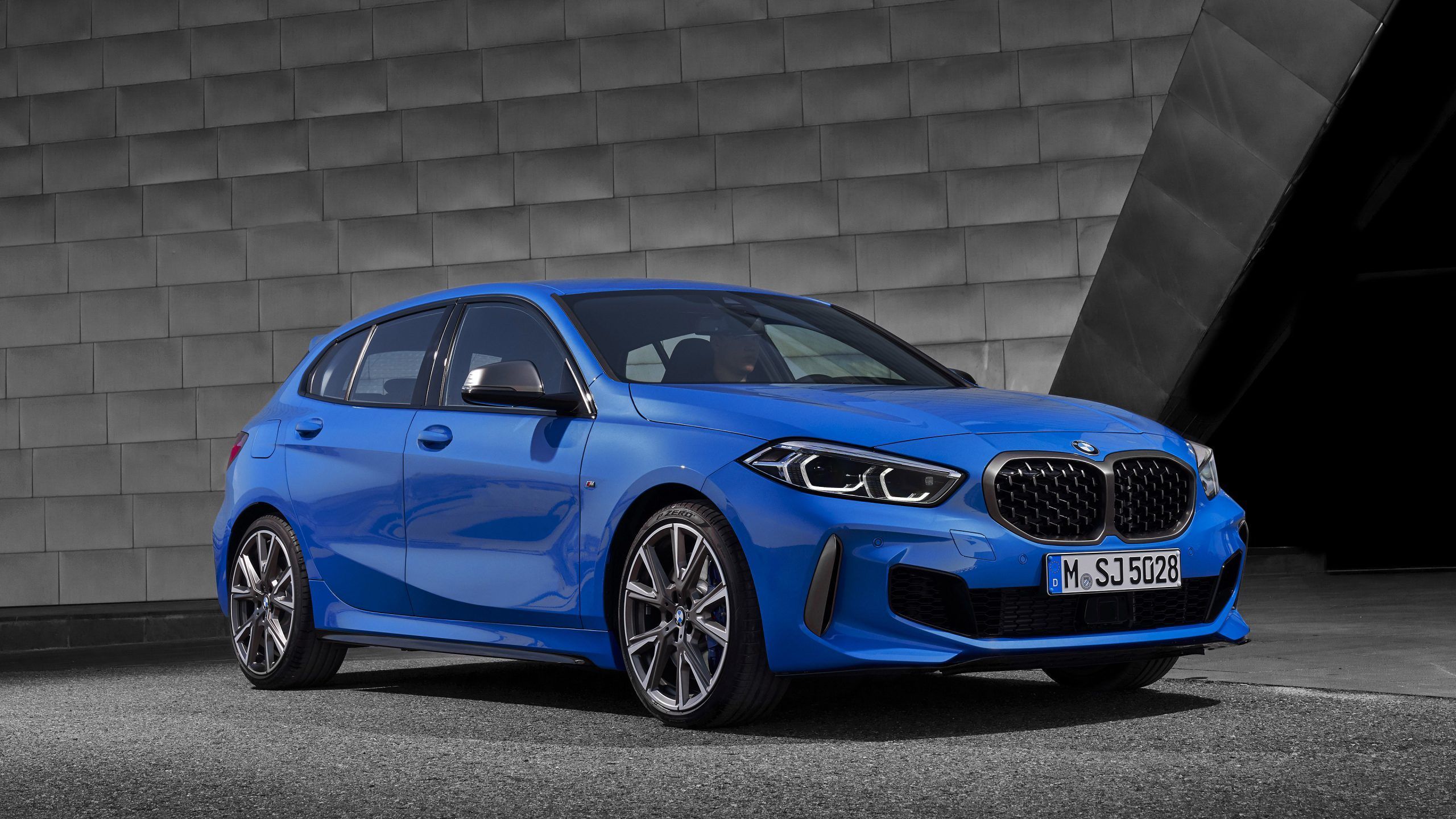 2560x1440 BMW M135i Wallpaper