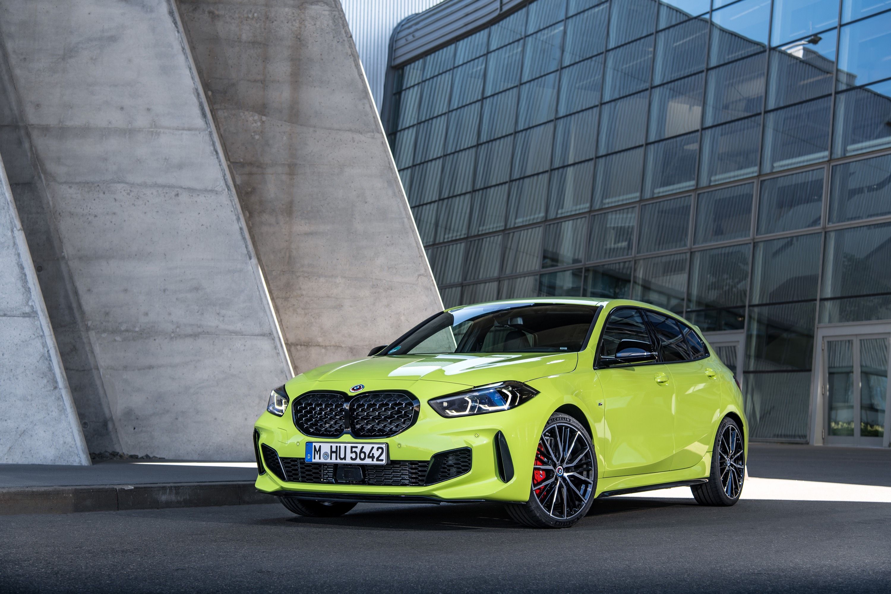 3000x2000 BMW M135i xDrive (2022) 35 of 88