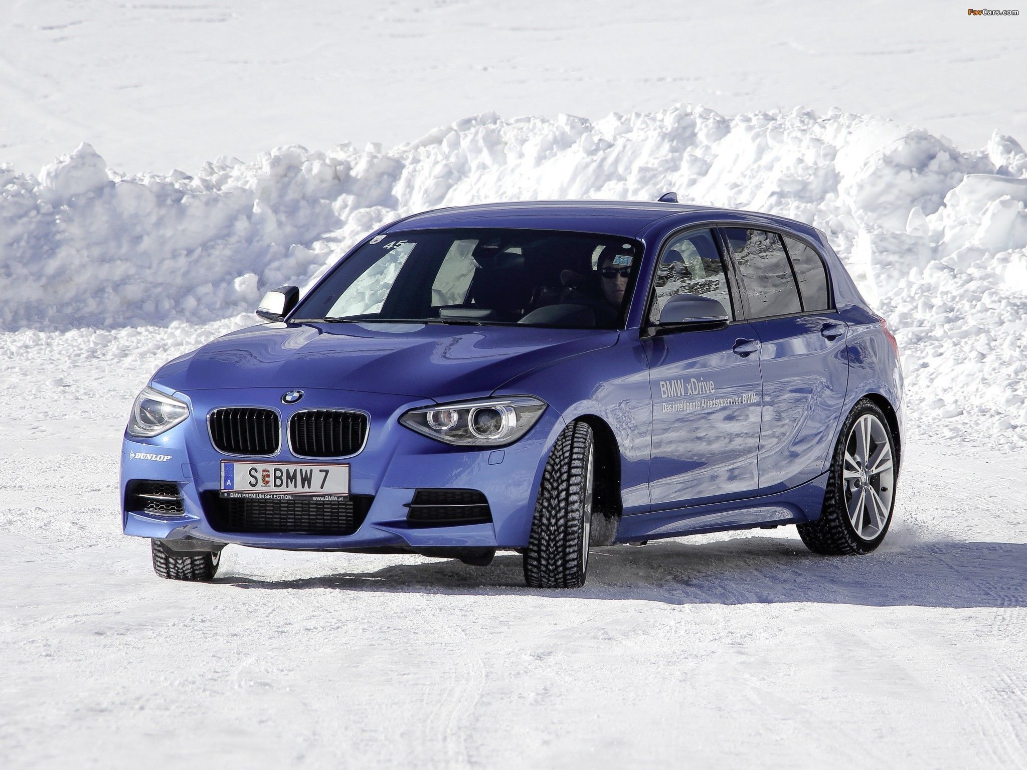 2048x1536 BMW M135i XDrive 5 Door (F20) 2012