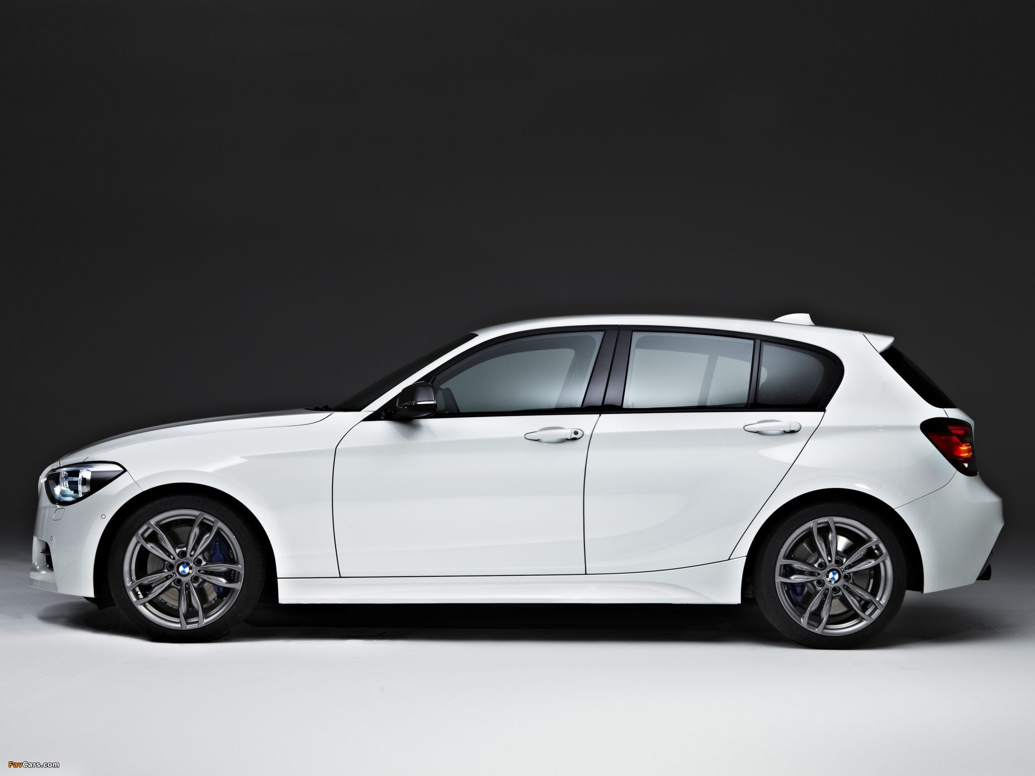 2048x1536 BMW M135i 5 Door (F20) 2012 Wallpaper
