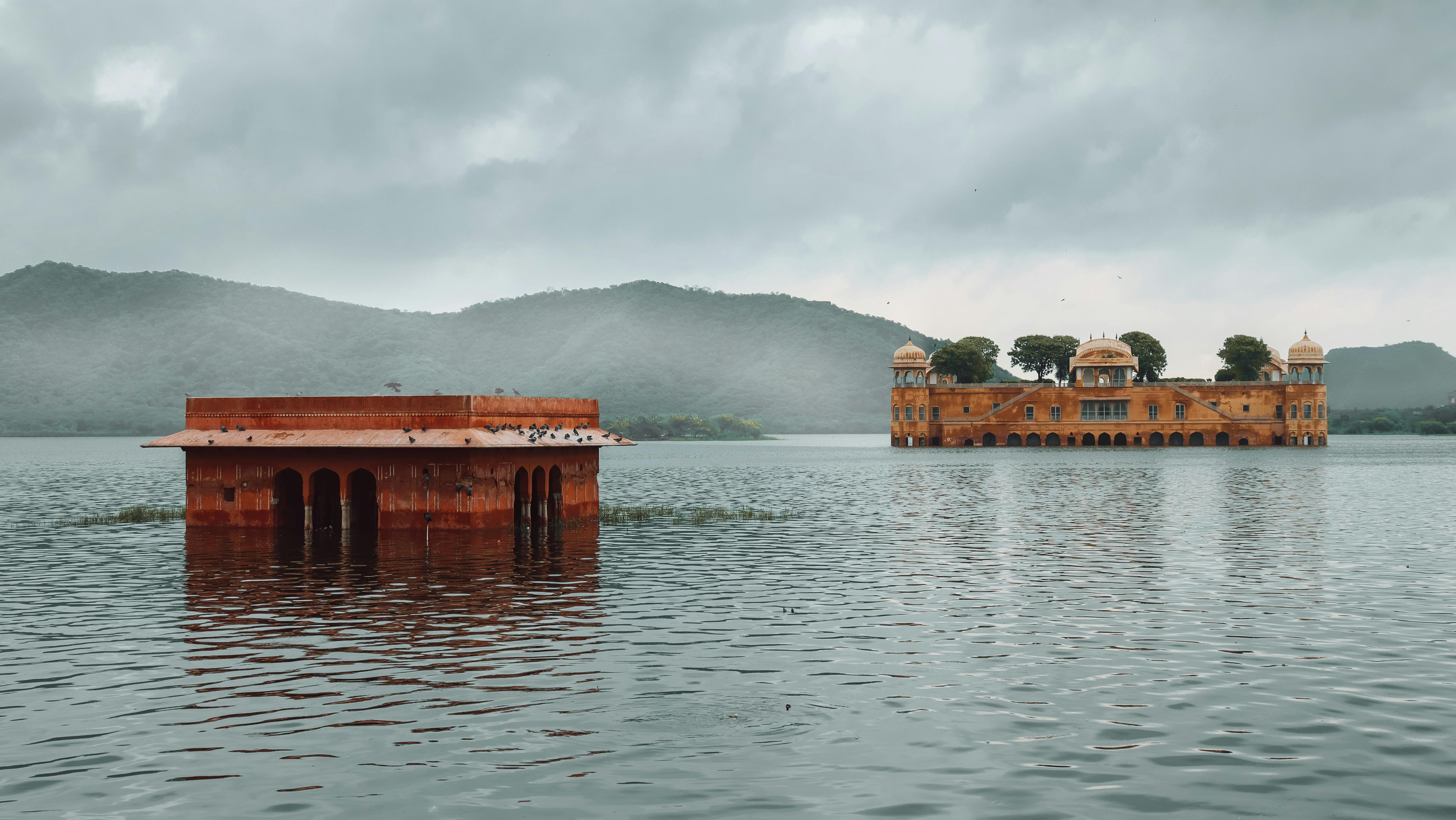5982x3368 Water Palace on Body of Water · Free
